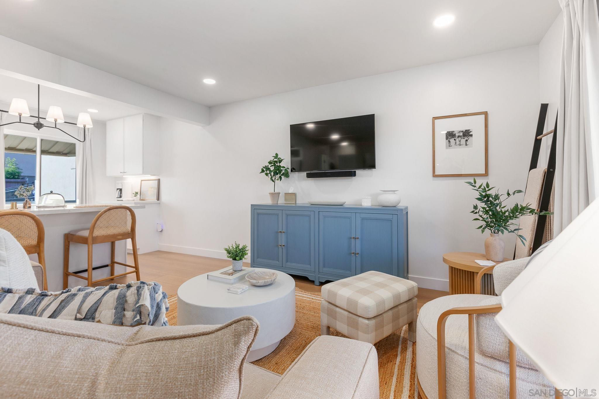 Detail Gallery Image 5 of 44 For 210  a Street  2, Encinitas,  CA 92024 - 2 Beds | 1 Baths