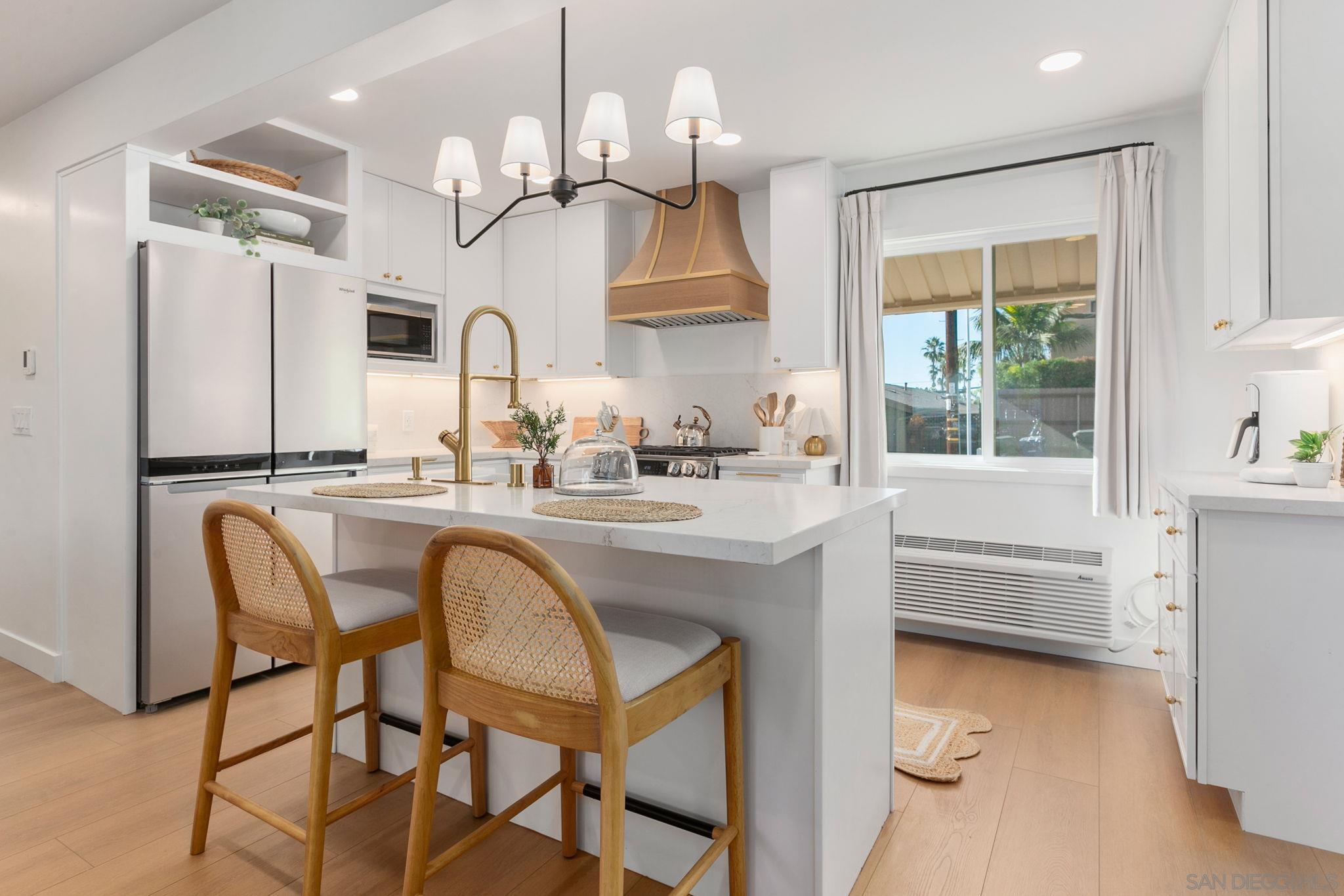 Detail Gallery Image 7 of 44 For 210  a Street  2, Encinitas,  CA 92024 - 2 Beds | 1 Baths