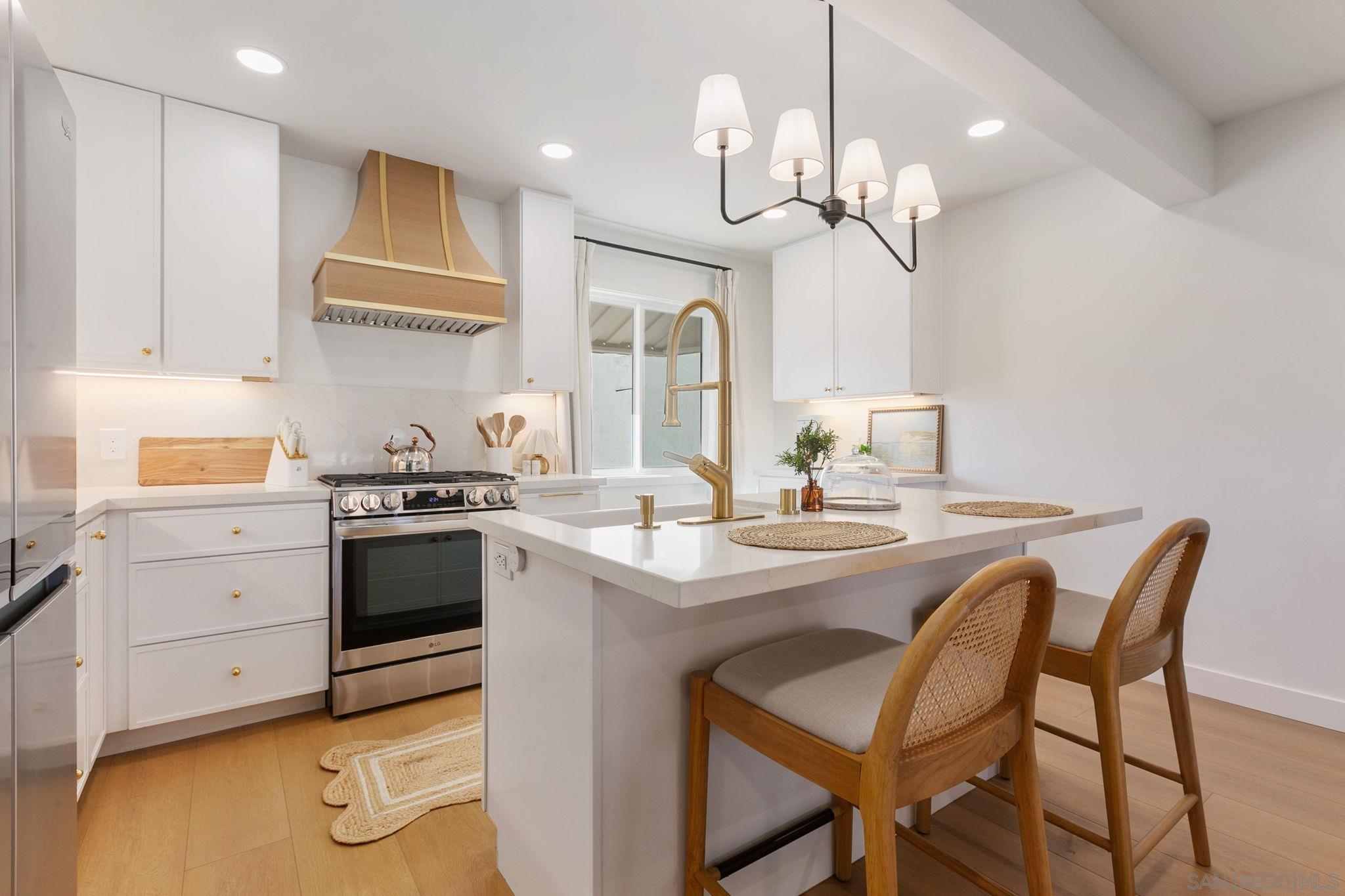 Detail Gallery Image 8 of 44 For 210  a Street  2, Encinitas,  CA 92024 - 2 Beds | 1 Baths