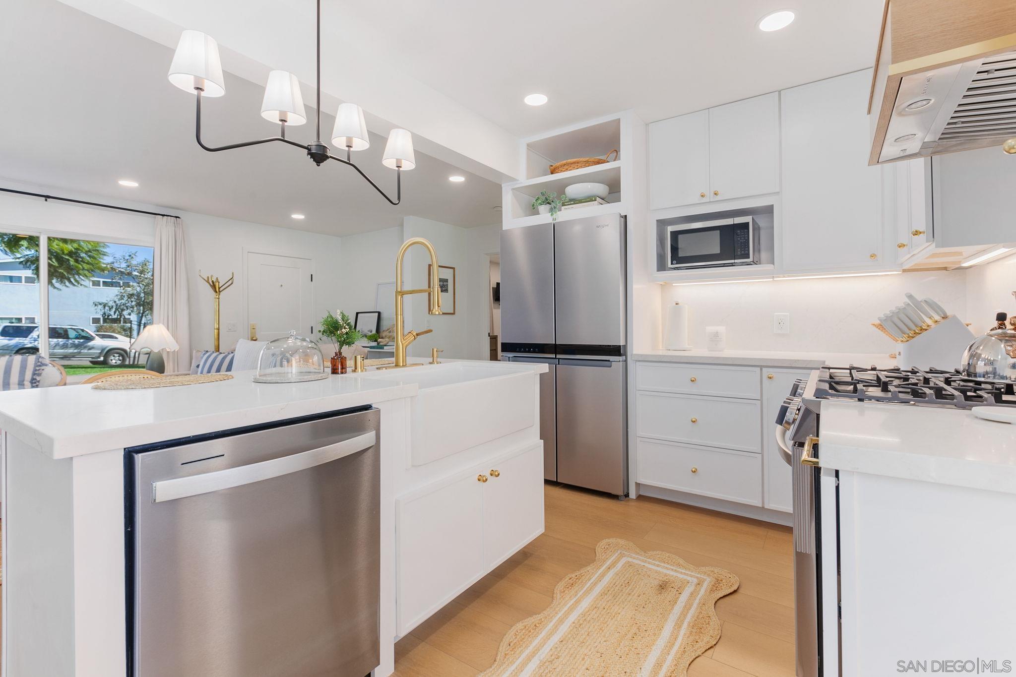 Detail Gallery Image 10 of 44 For 210  a Street  2, Encinitas,  CA 92024 - 2 Beds | 1 Baths