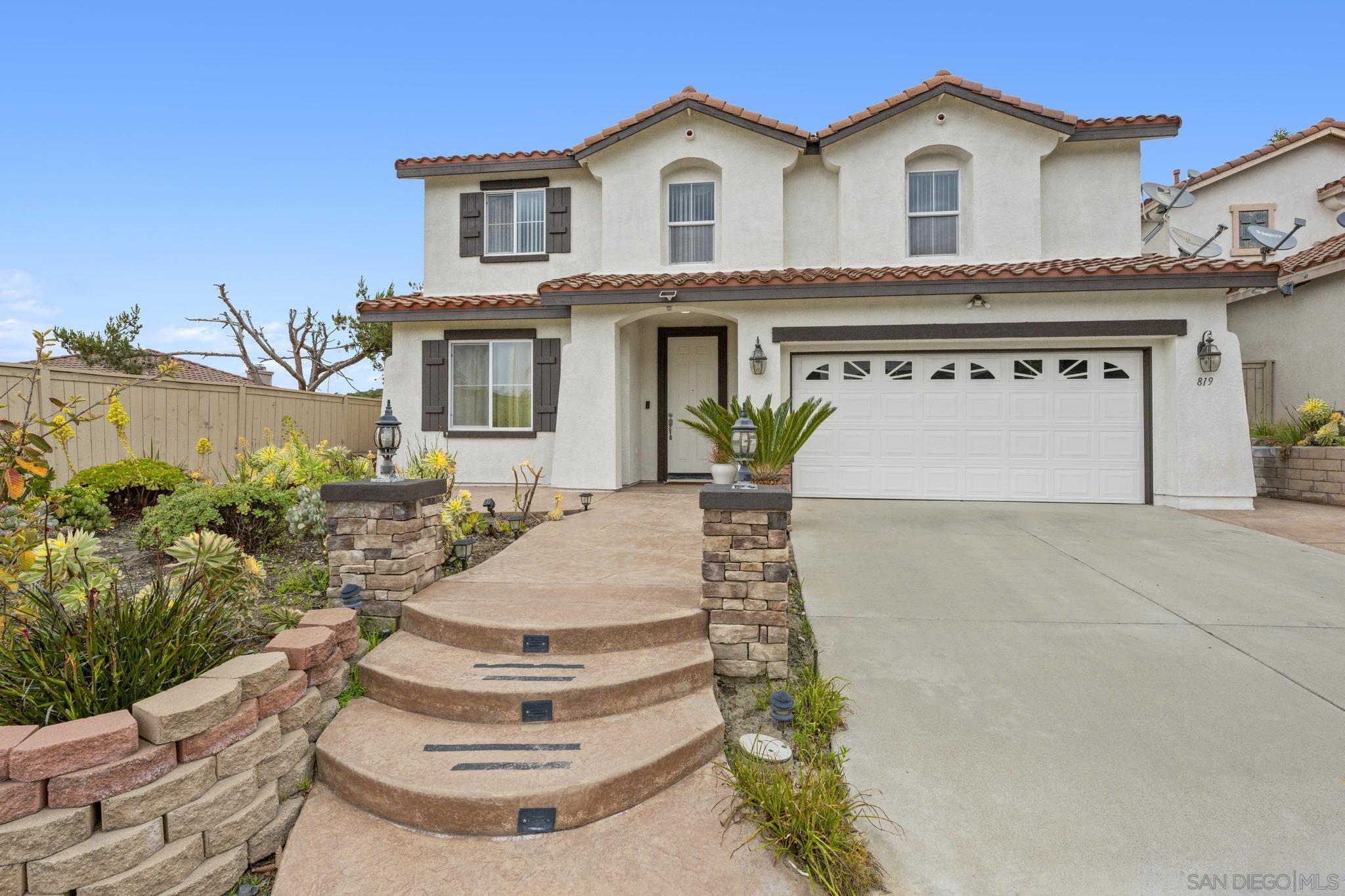 Detail Gallery Image 1 of 1 For 819  Avenida  Codorniz, San Marcos,  CA 92069 - 6 Beds | 2/1 Baths