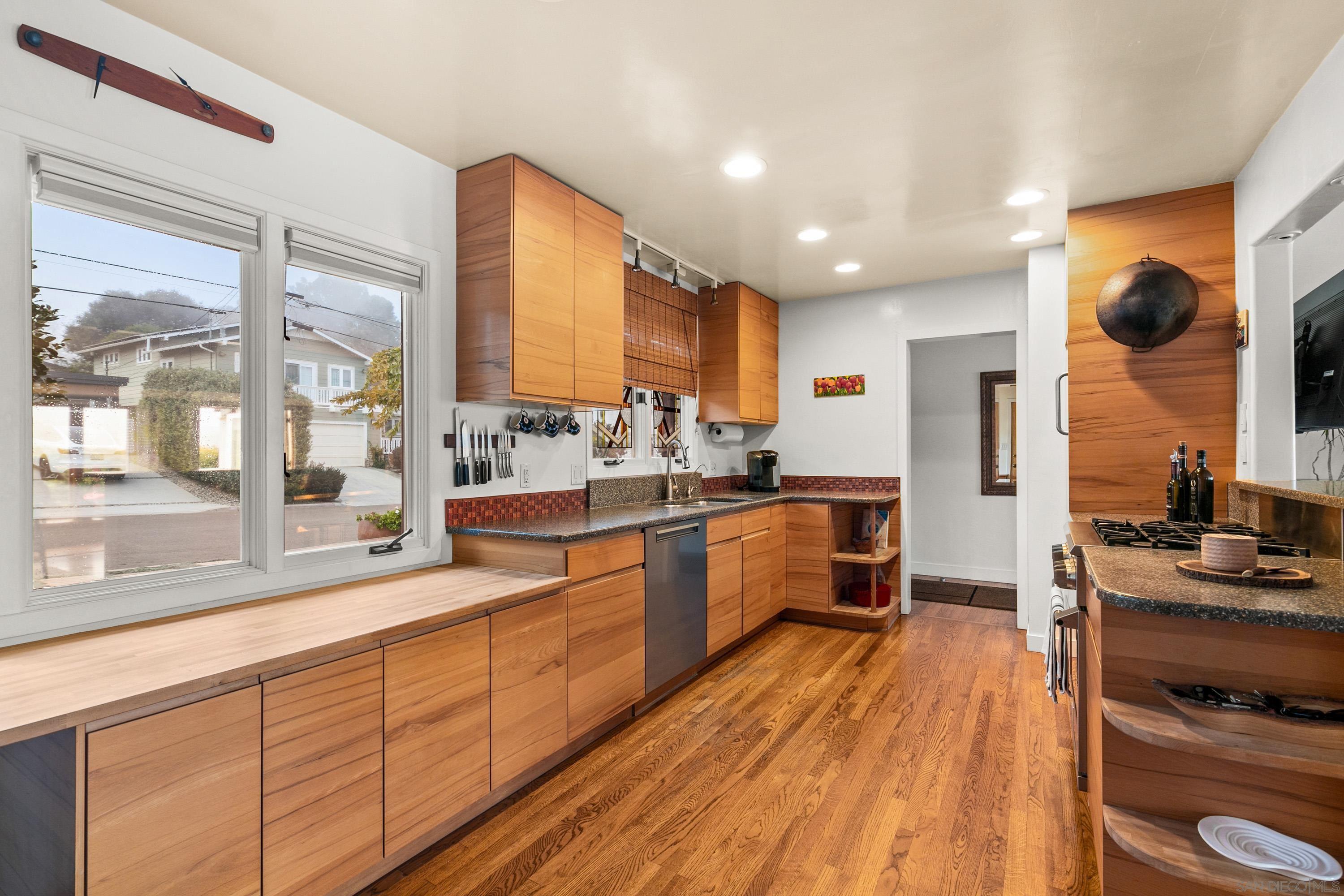 Detail Gallery Image 19 of 50 For 541  Tarento Dr, San Diego,  CA 92106 - 3 Beds | 2 Baths