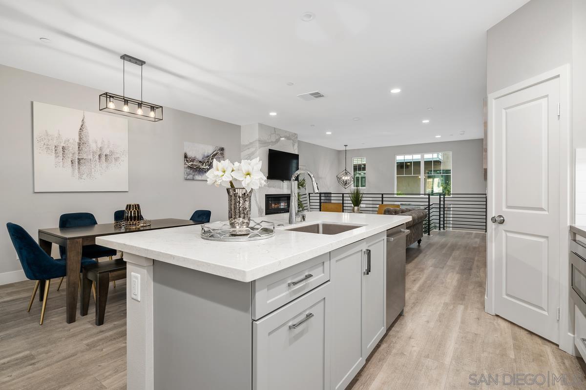 Detail Gallery Image 22 of 38 For , Carlsbad,  CA 92008 - 4 Beds | 3/1 Baths