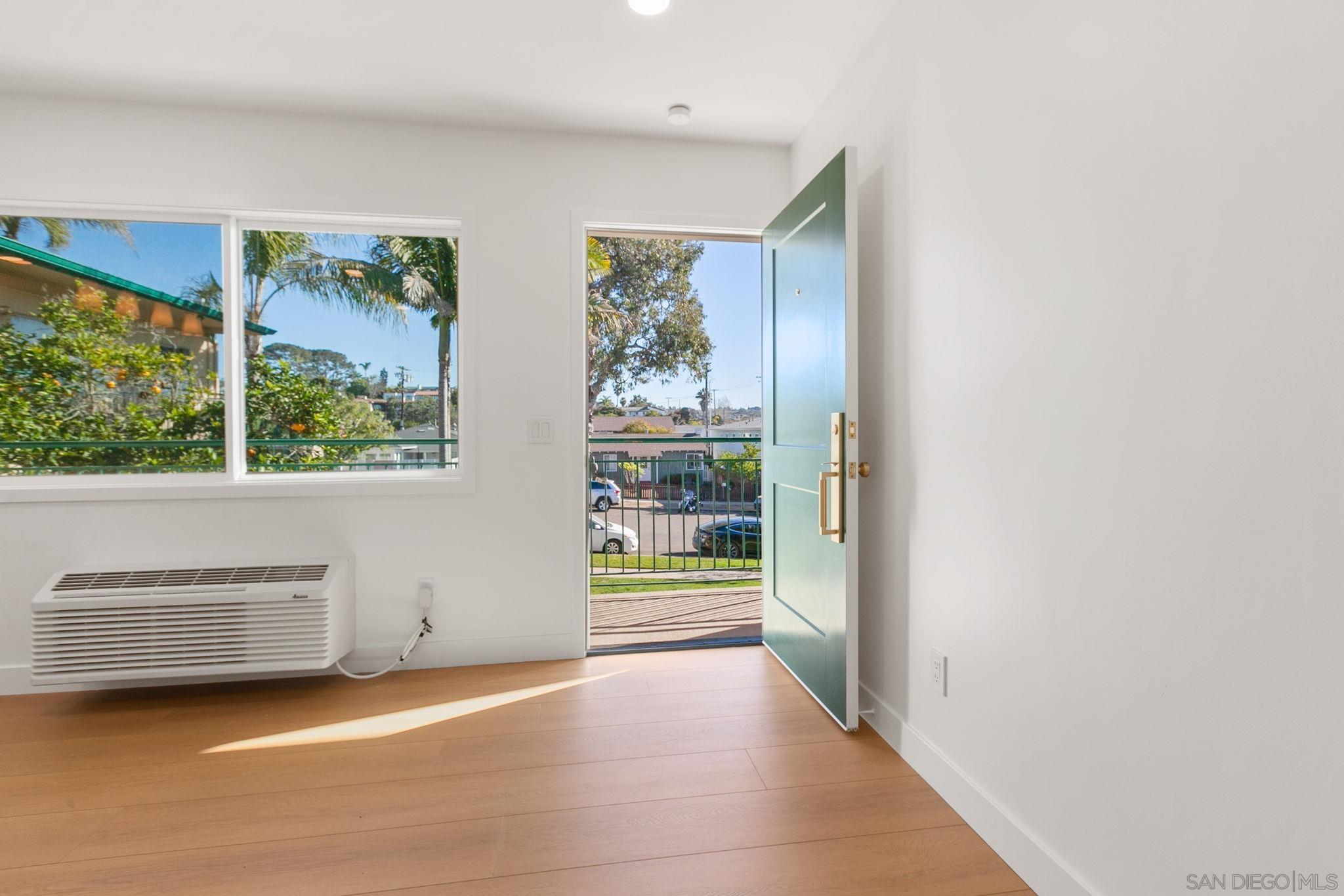 Detail Gallery Image 2 of 49 For 210  a Street S 11, Encinitas,  CA 92024 - 1 Beds | 1 Baths