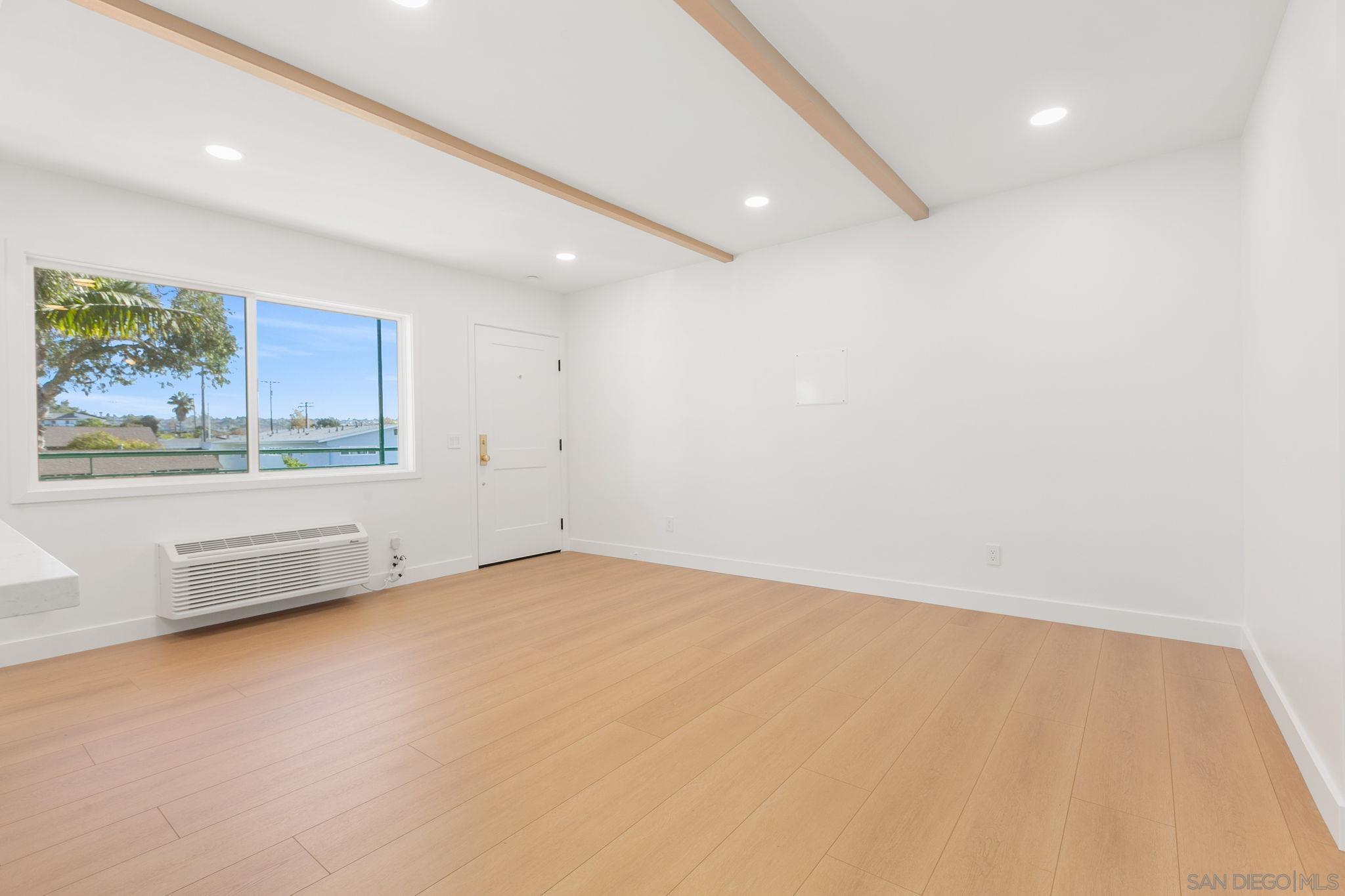 Detail Gallery Image 3 of 49 For 210  a Street S 11, Encinitas,  CA 92024 - 1 Beds | 1 Baths