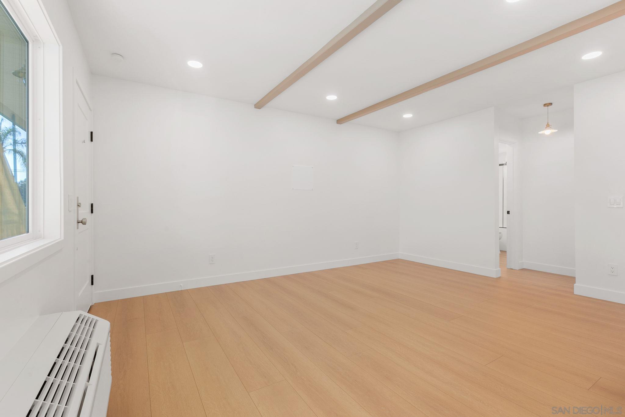 Detail Gallery Image 4 of 49 For 210  a Street S 11, Encinitas,  CA 92024 - 1 Beds | 1 Baths