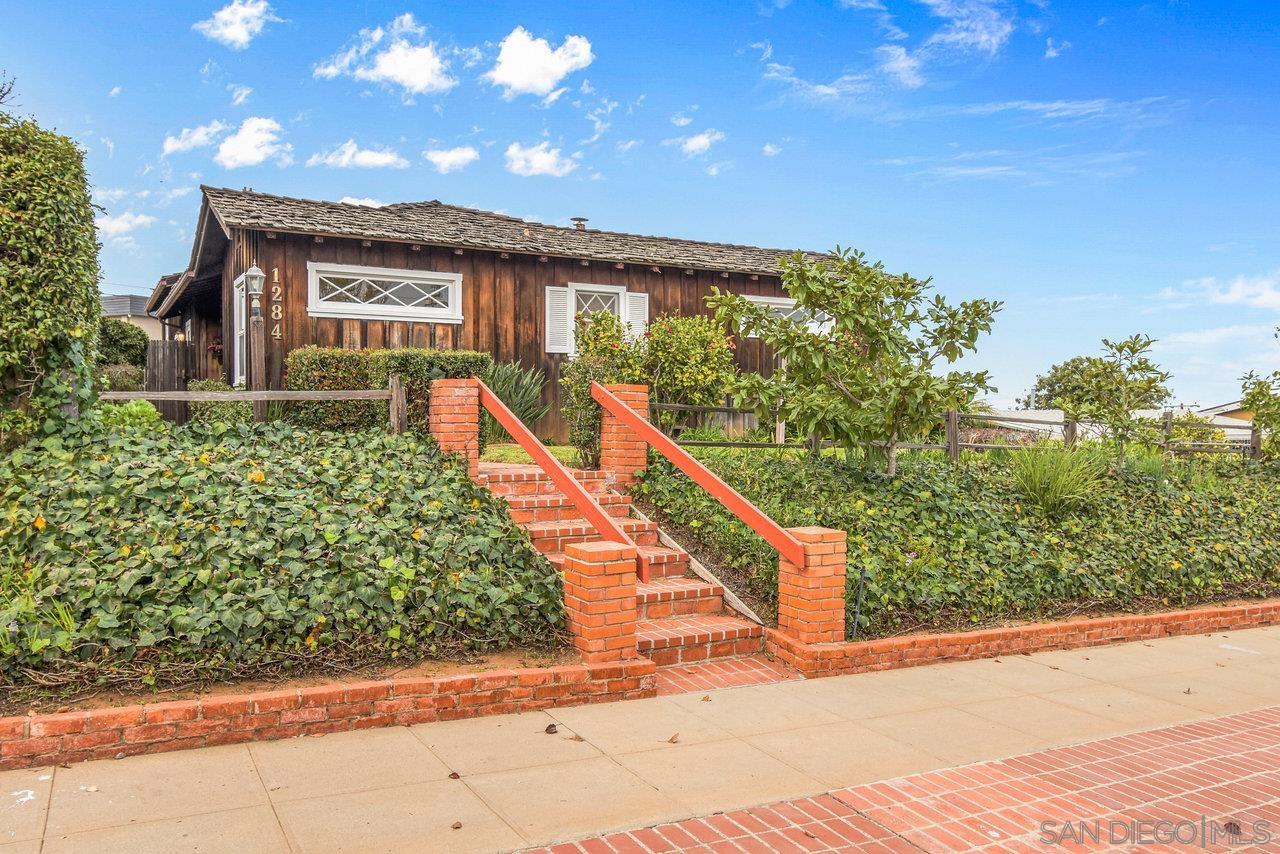 Detail Gallery Image 1 of 1 For 1284  Alexandria Dr, San Diego,  CA 92107 - 3 Beds | 2 Baths