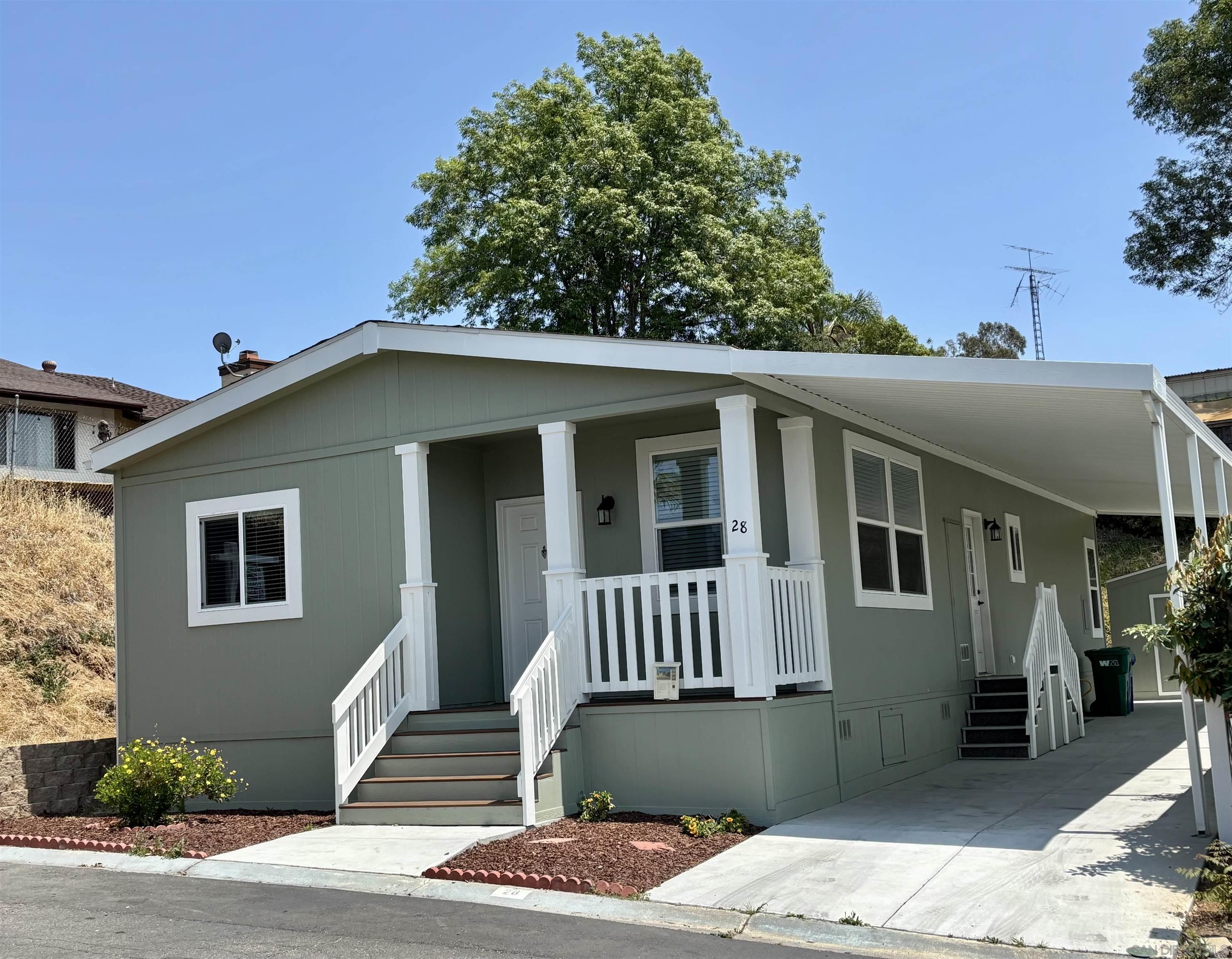 Detail Gallery Image 1 of 26 For 13217  Aurora Dr  #28,  El Cajon,  CA 92021 - 3 Beds | 2 Baths