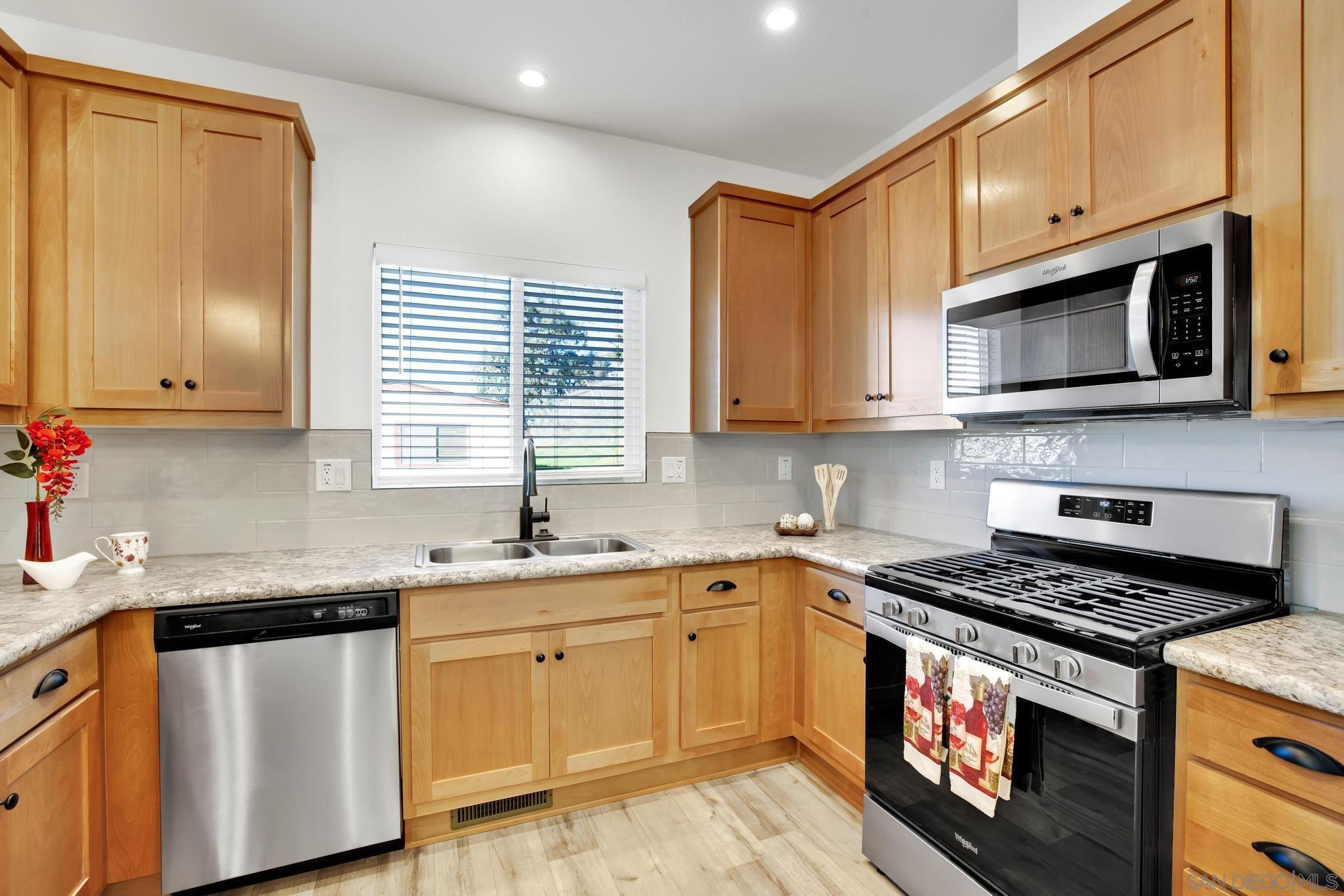 Detail Gallery Image 12 of 26 For 13217  Aurora Dr  #28,  El Cajon,  CA 92021 - 3 Beds | 2 Baths