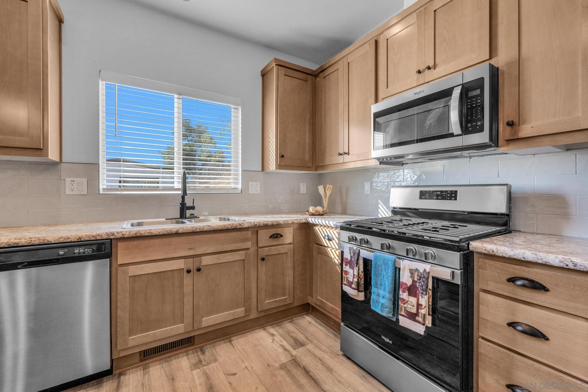 Detail Gallery Image 13 of 26 For 13217  Aurora Dr  #28,  El Cajon,  CA 92021 - 3 Beds | 2 Baths