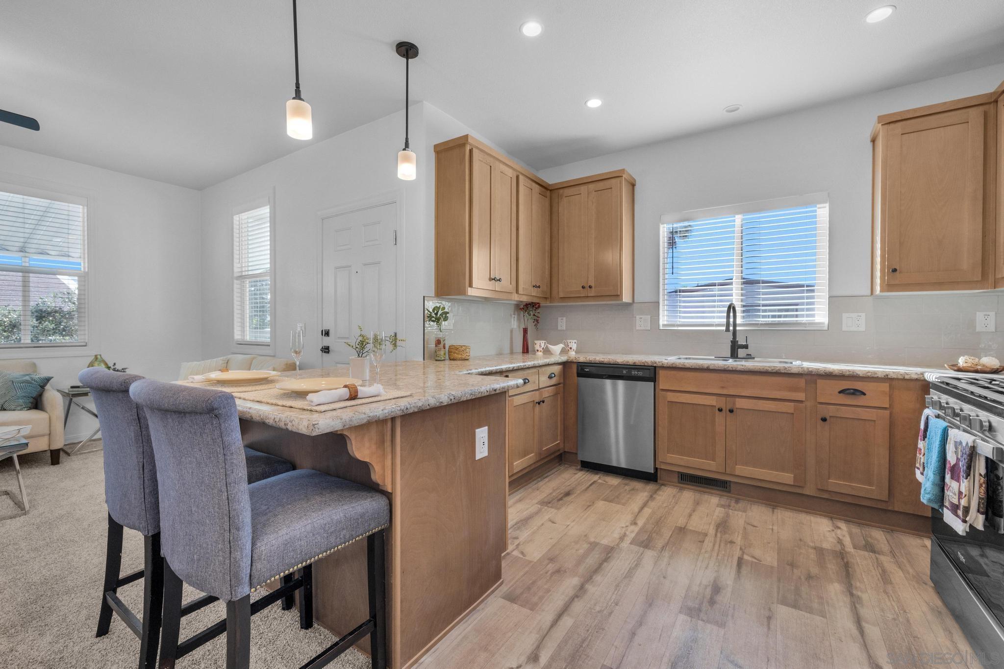 Detail Gallery Image 6 of 26 For 13217  Aurora Dr  #28,  El Cajon,  CA 92021 - 3 Beds | 2 Baths