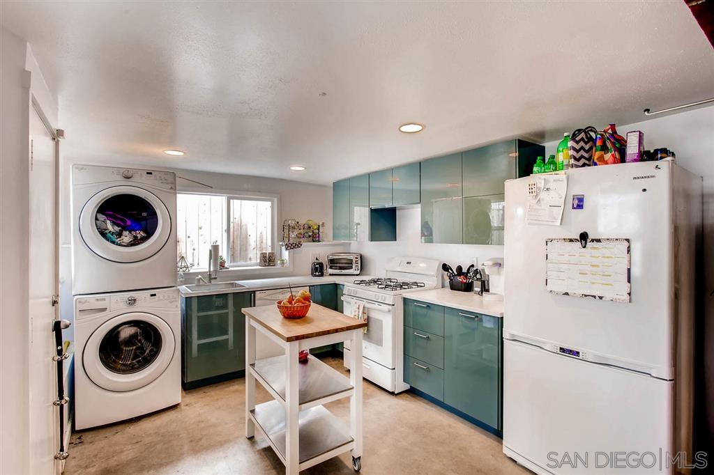 Detail Gallery Image 1 of 1 For 4052  Tennyson Street  Terrace Level, San Diego,  CA 92107 - 3 Beds | 1 Baths