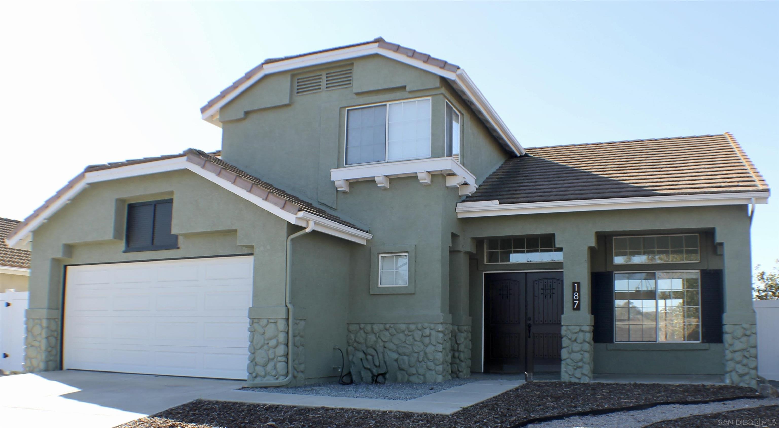 Detail Gallery Image 1 of 1 For 187  Plumosa St, Oceanside,  CA 92058 - 4 Beds | 3 Baths