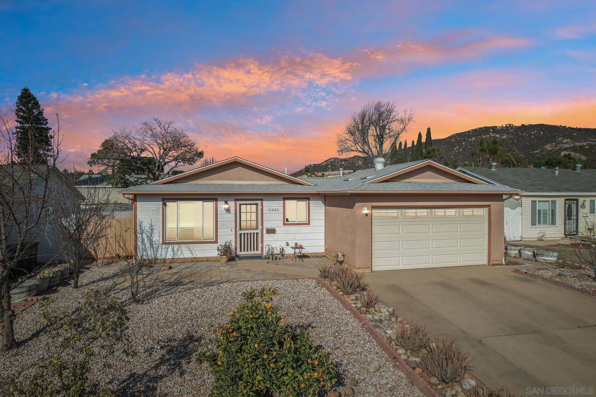Detail Gallery Image 1 of 1 For 12626  Roberto Way, Poway,  CA 92064 - 3 Beds | 2 Baths