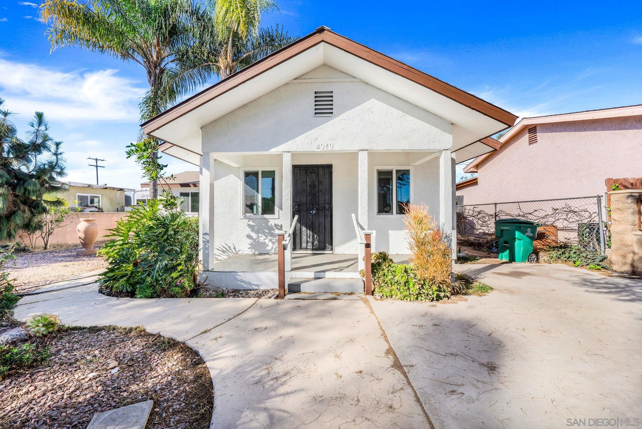 Detail Gallery Image 1 of 1 For 2040  Earl Street, San Diego,  CA 92113 - 3 Beds | 3 Baths