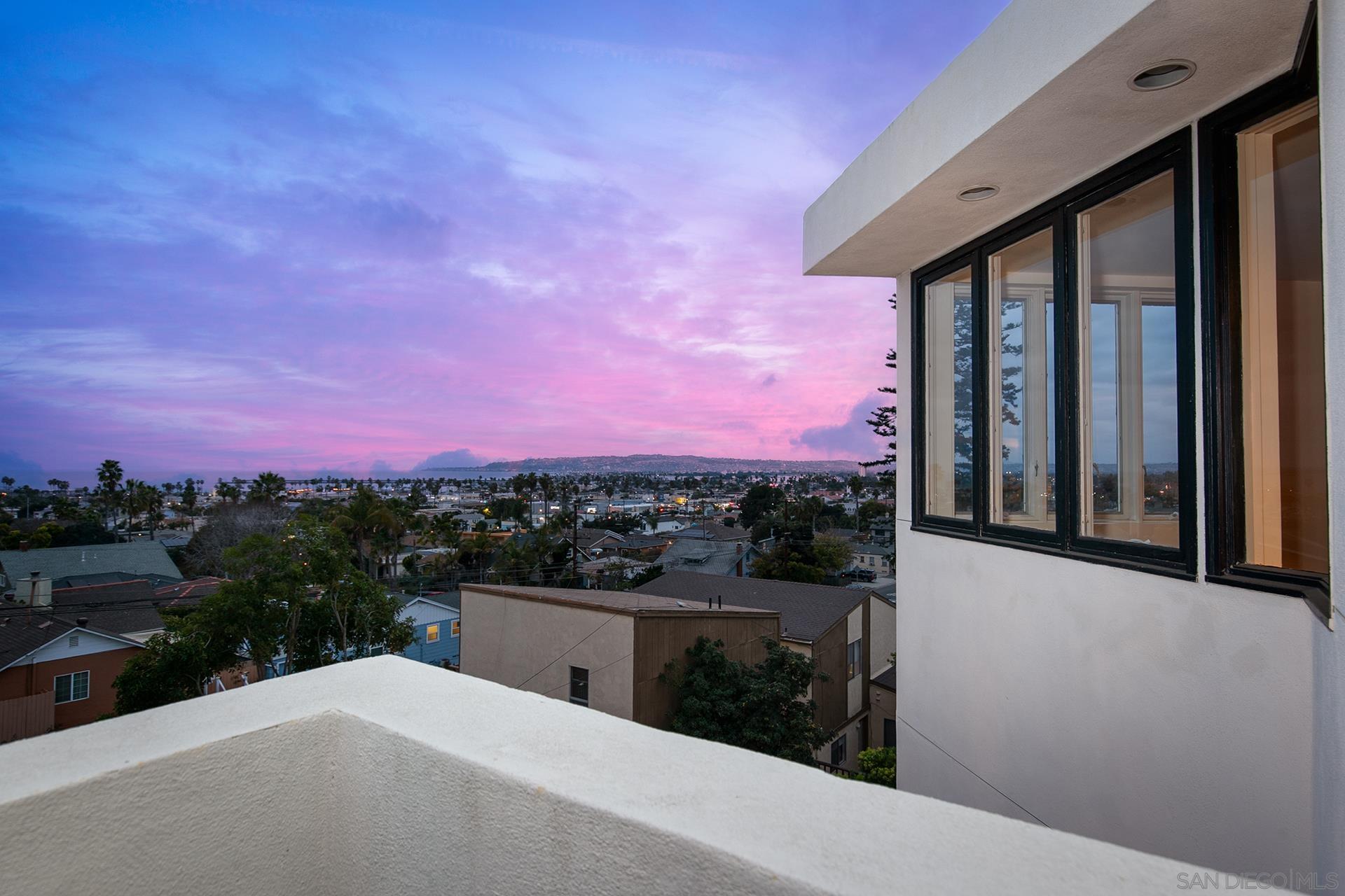 Detail Gallery Image 1 of 1 For 4687  Del Monte Ave, San Diego,  CA 92107 - 3 Beds | 2/1 Baths