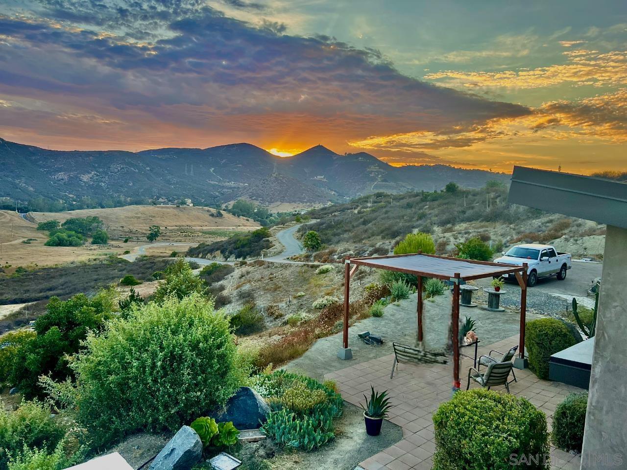 Detail Gallery Image 1 of 1 For 2706  Country Club Dr, Escondido,  CA 92029 - 3 Beds | 3 Baths