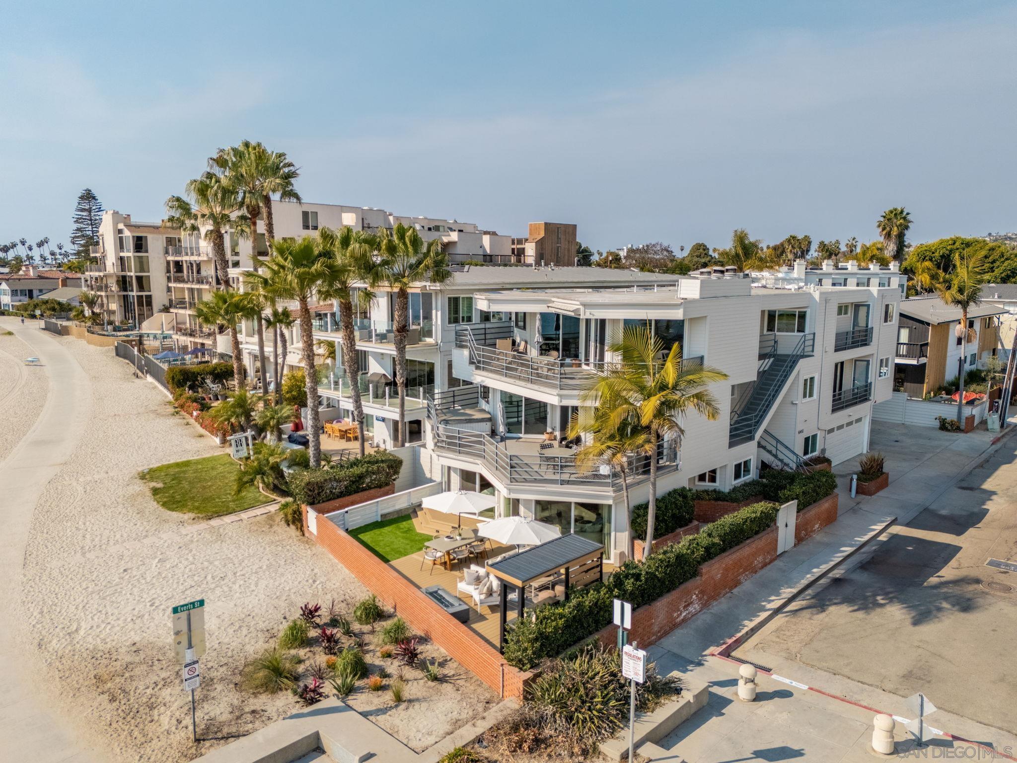 Detail Gallery Image 1 of 1 For 4002  Everts Street  #1,  San Diego,  CA 92109 - 3 Beds | 2/1 Baths