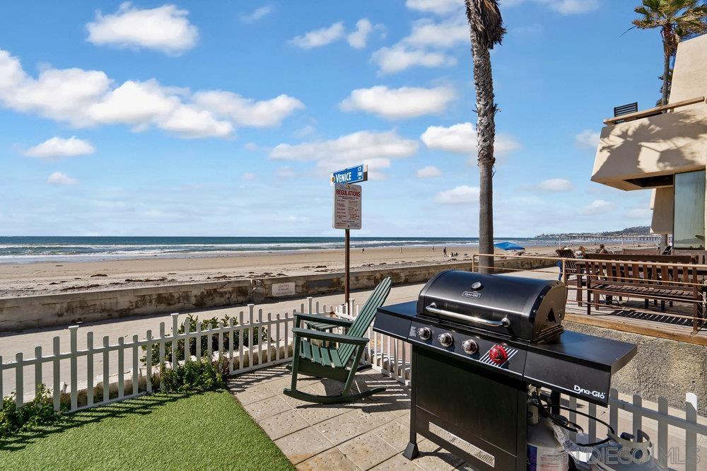Detail Gallery Image 14 of 35 For 3911  Ocean Front Walk, San Diego,  CA 92109 - 3 Beds | 2 Baths