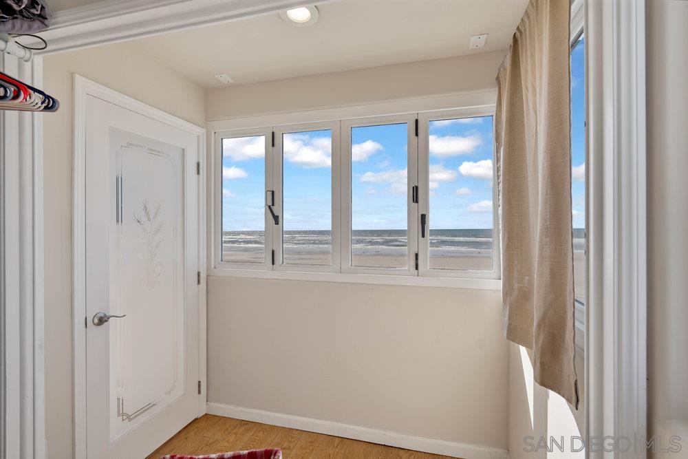 Detail Gallery Image 16 of 35 For 3911  Ocean Front Walk, San Diego,  CA 92109 - 3 Beds | 2 Baths
