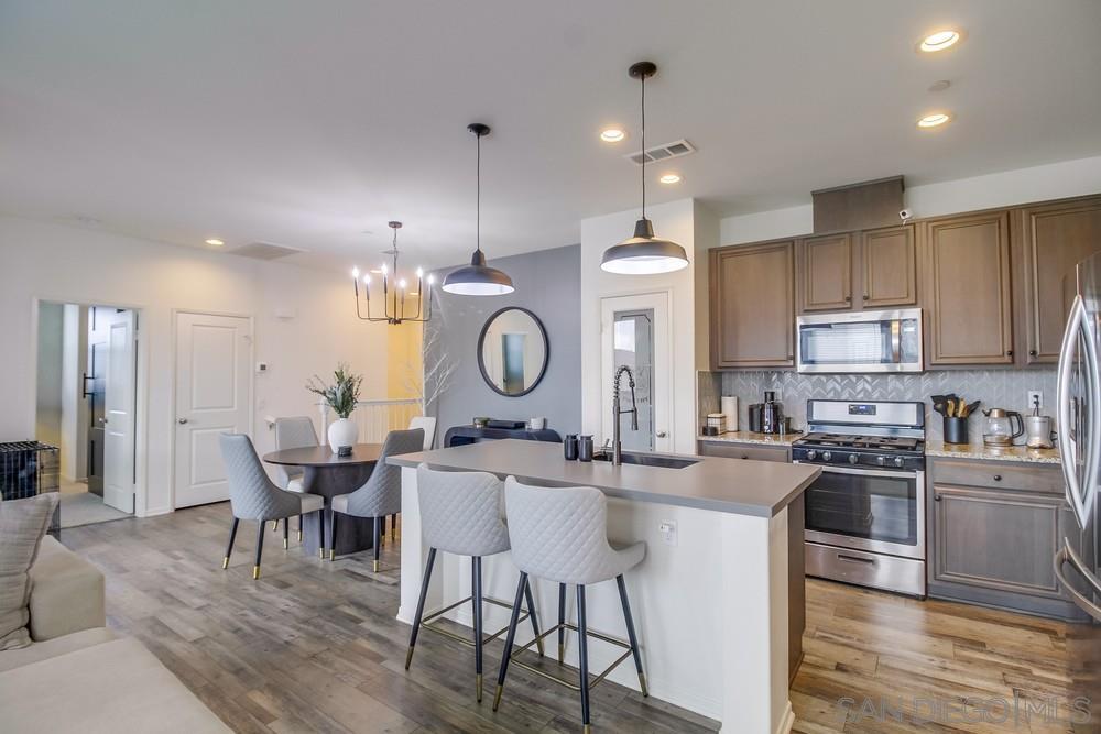 Detail Gallery Image 1 of 1 For 1274  Santa Victoria Rd  #1,  Chula Vista,  CA 91913 - 2 Beds | 2 Baths