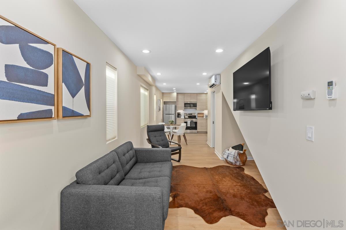 Detail Gallery Image 4 of 21 For 3043  Oliphant St, San Diego,  CA 92106 - 2 Beds | 2/1 Baths