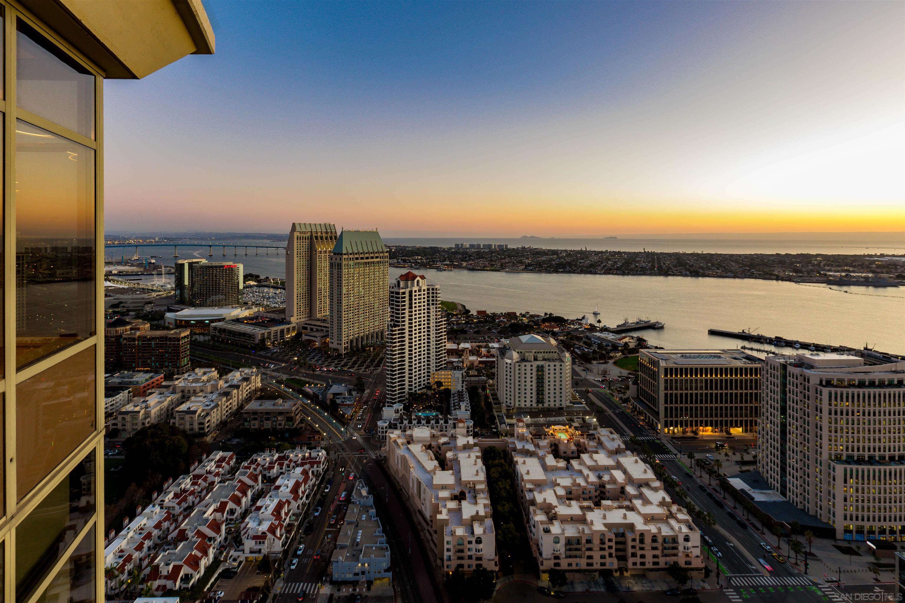 Detail Gallery Image 1 of 1 For 700 W E St  #4301,  San Diego,  CA 92101 - 3 Beds | 2 Baths