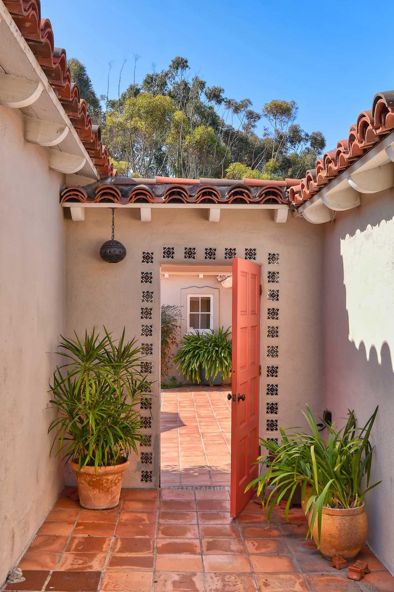 Detail Gallery Image 1 of 1 For 4370  Arista St, San Diego,  CA 92103 - 4 Beds | 4 Baths