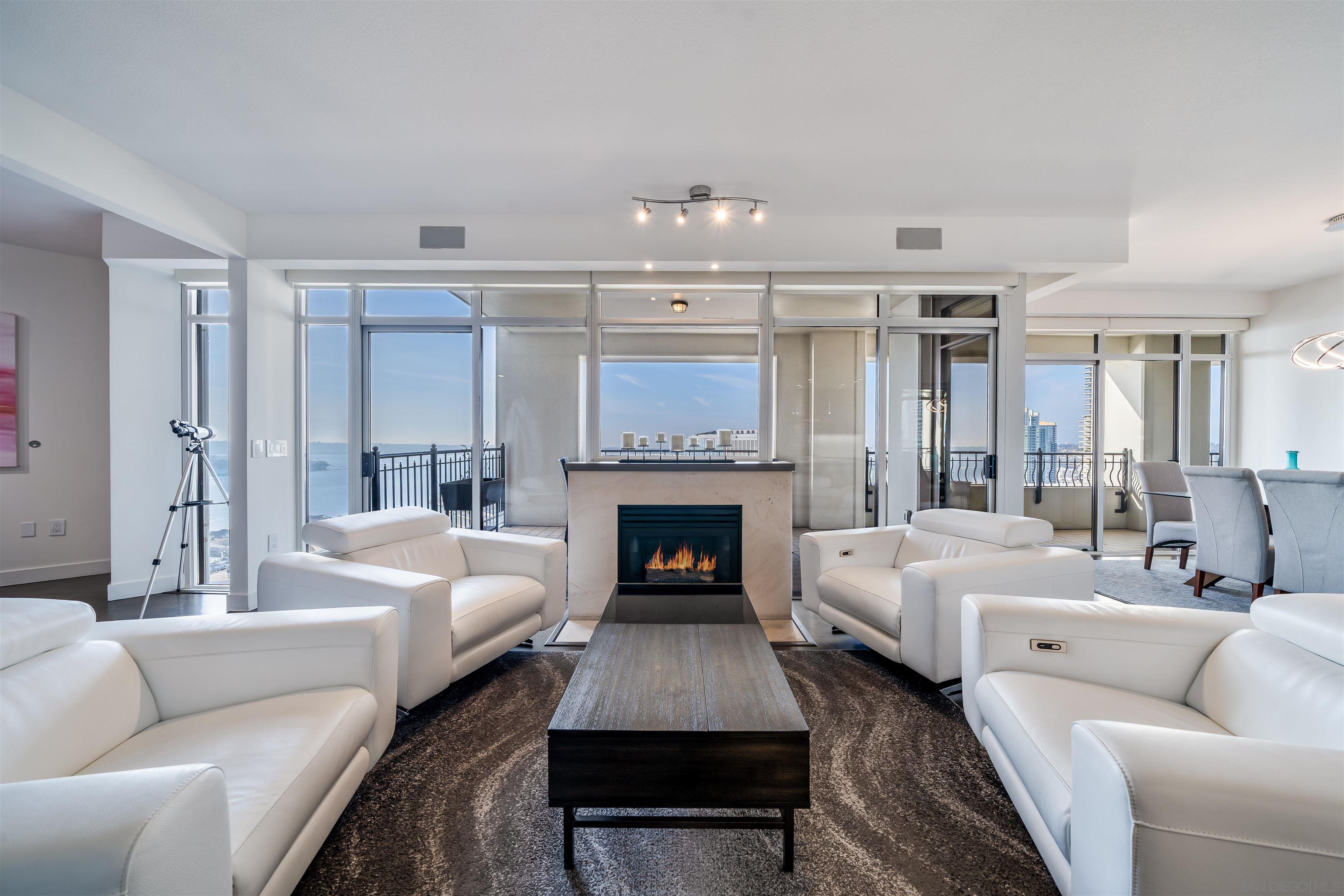 Detail Gallery Image 1 of 1 For 700 W Harbor Dr  #2703,  San Diego,  CA 92101 - 3 Beds | 2 Baths