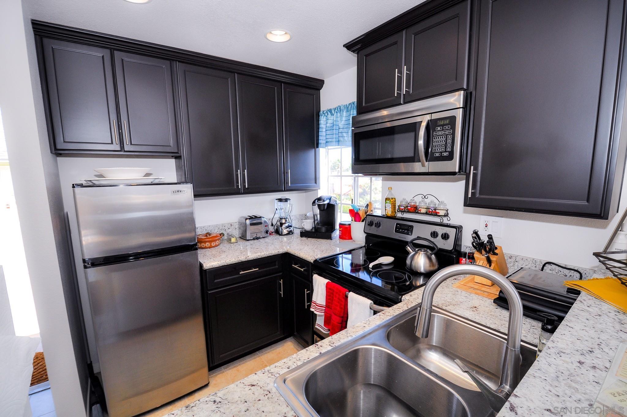 Detail Gallery Image 8 of 19 For 207  Elkwood  14, Imperial Beach,  CA 91932 - 3 Beds | 2 Baths