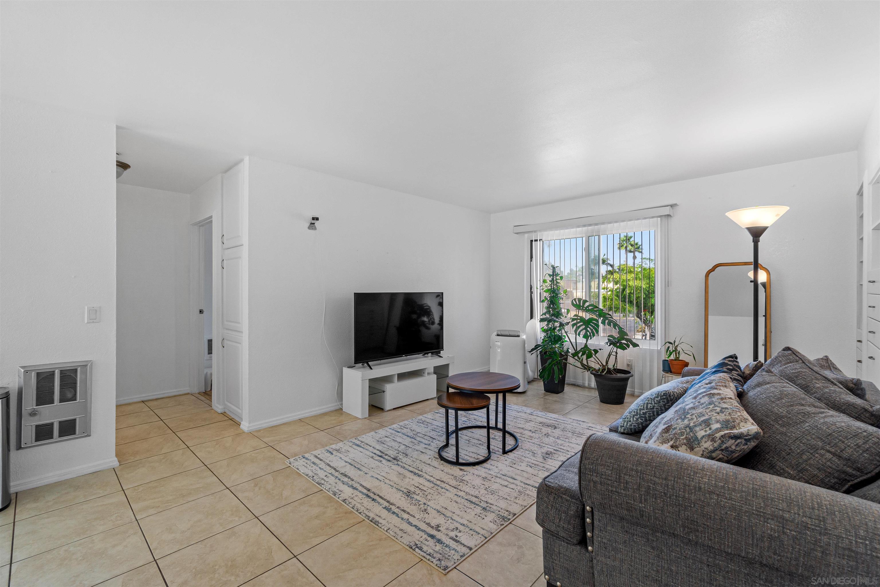 Detail Gallery Image 1 of 1 For 1611  Pentecost  #4,  San Diego,  CA 92105 - 2 Beds | 1 Baths