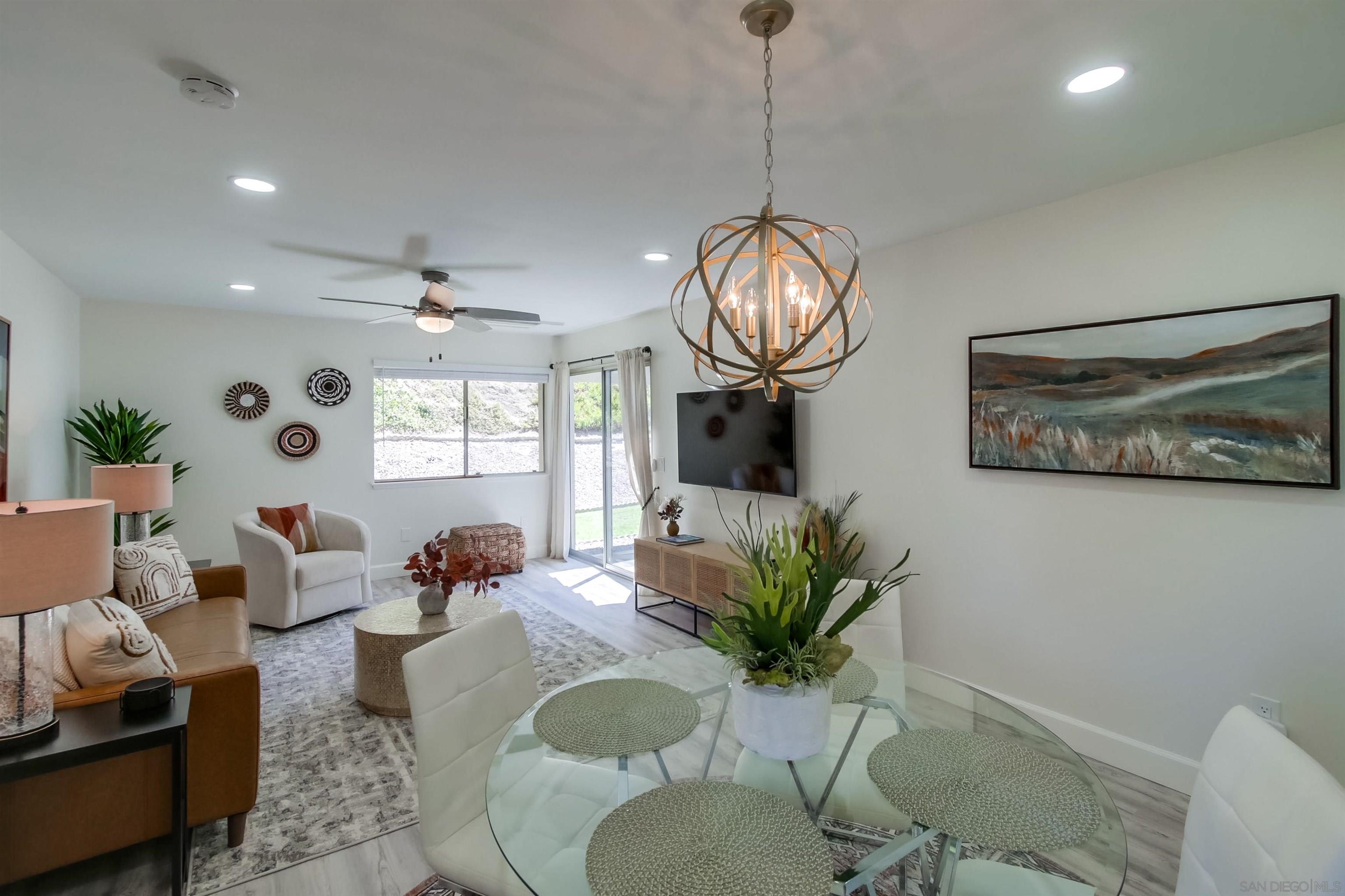 Detail Gallery Image 4 of 28 For 17464  Plaza Cerado  84, San Diego,  CA 92128 - 2 Beds | 1 Baths