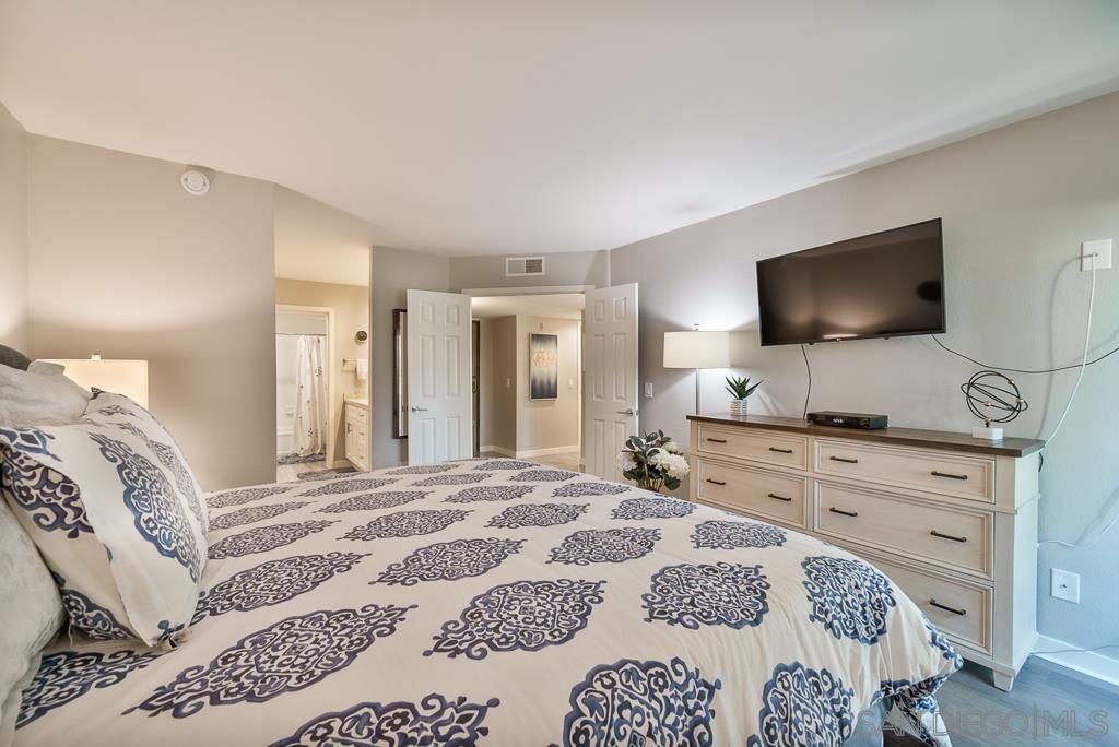 Detail Gallery Image 10 of 52 For 17637  Pomerado Rd  123, San Diego,  CA 92128 - 2 Beds | 2 Baths