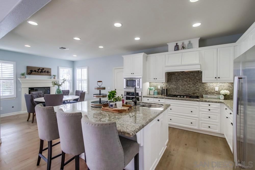 Detail Gallery Image 17 of 69 For 15562  Bristol Ridge Terrace, San Diego,  CA 92127 - 4 Beds | 3 Baths