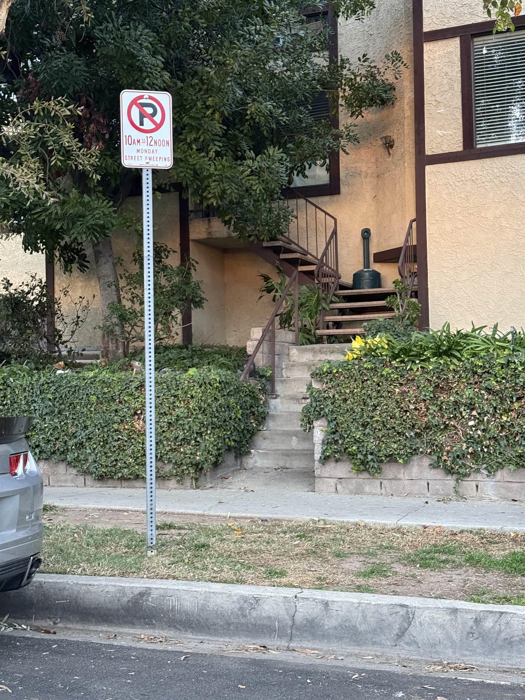 Detail Gallery Image 1 of 1 For 21720  Hart St  #5,  Canoga Park,  CA 91303 - 2 Beds | 2 Baths