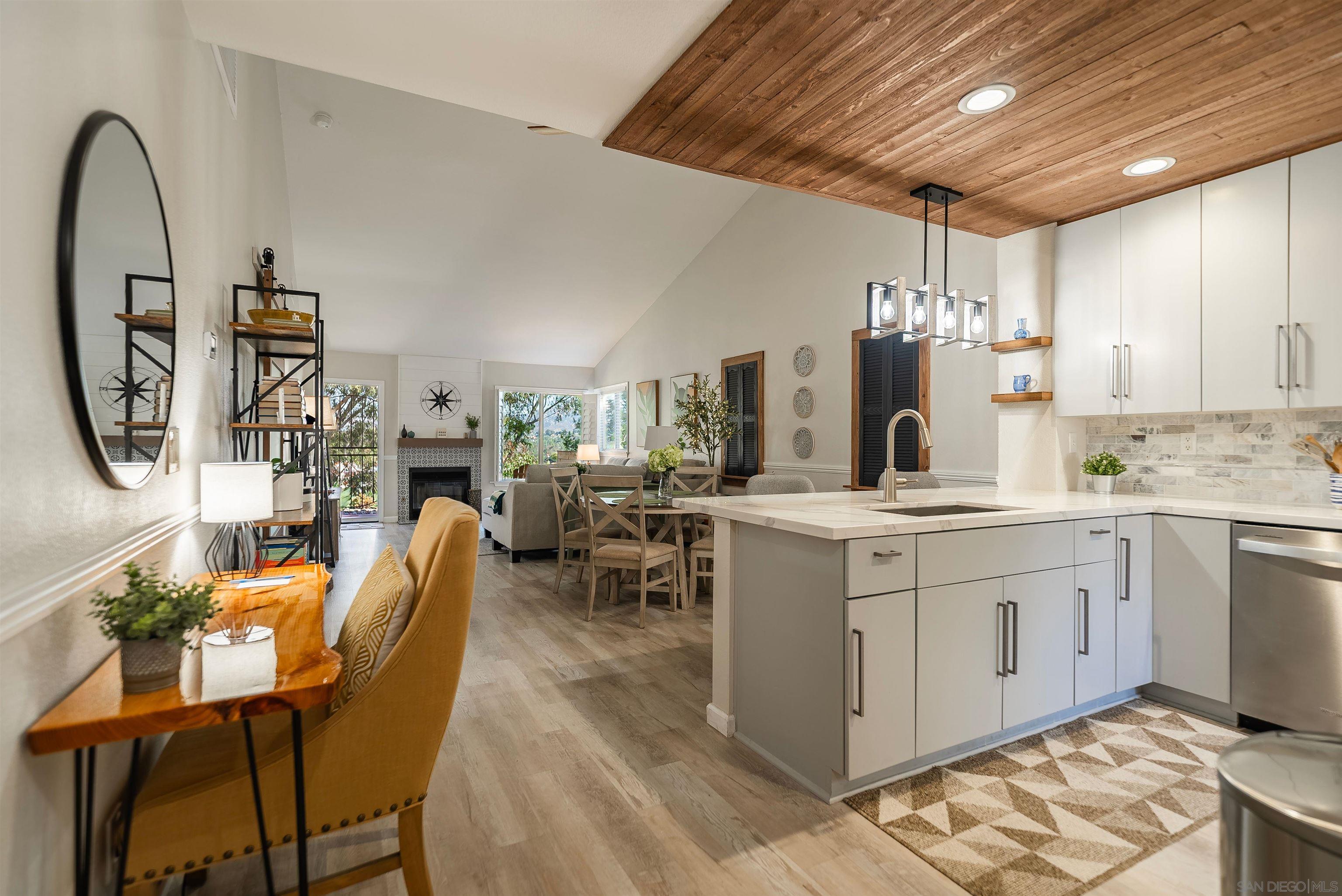 Detail Gallery Image 3 of 53 For 12242  Paseo Lucido  D, San Diego,  CA 92128 - 2 Beds | 2 Baths