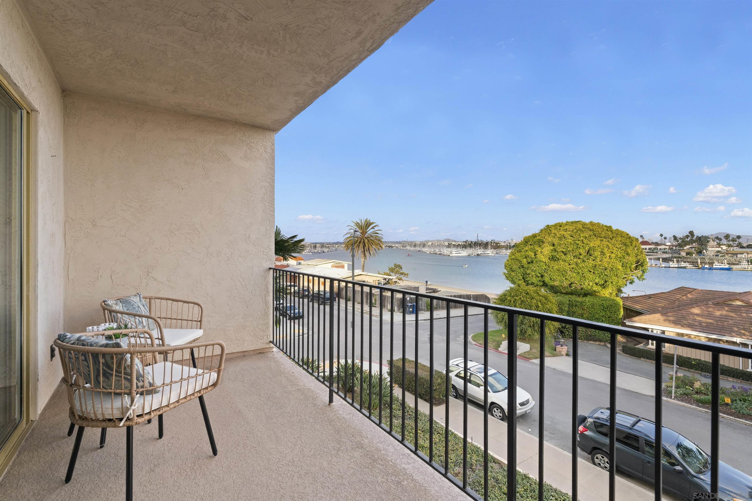 Detail Gallery Image 1 of 1 For 390  San Antonio Avenue  #6,  San Diego,  CA 92106 - 2 Beds | 2 Baths