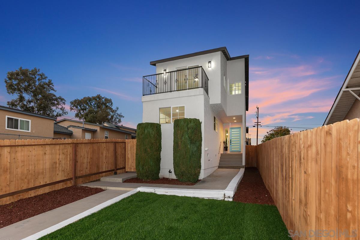 Detail Gallery Image 1 of 1 For 3012  Valle Ave, San Diego,  CA 92113 - 4 Beds | 3 Baths