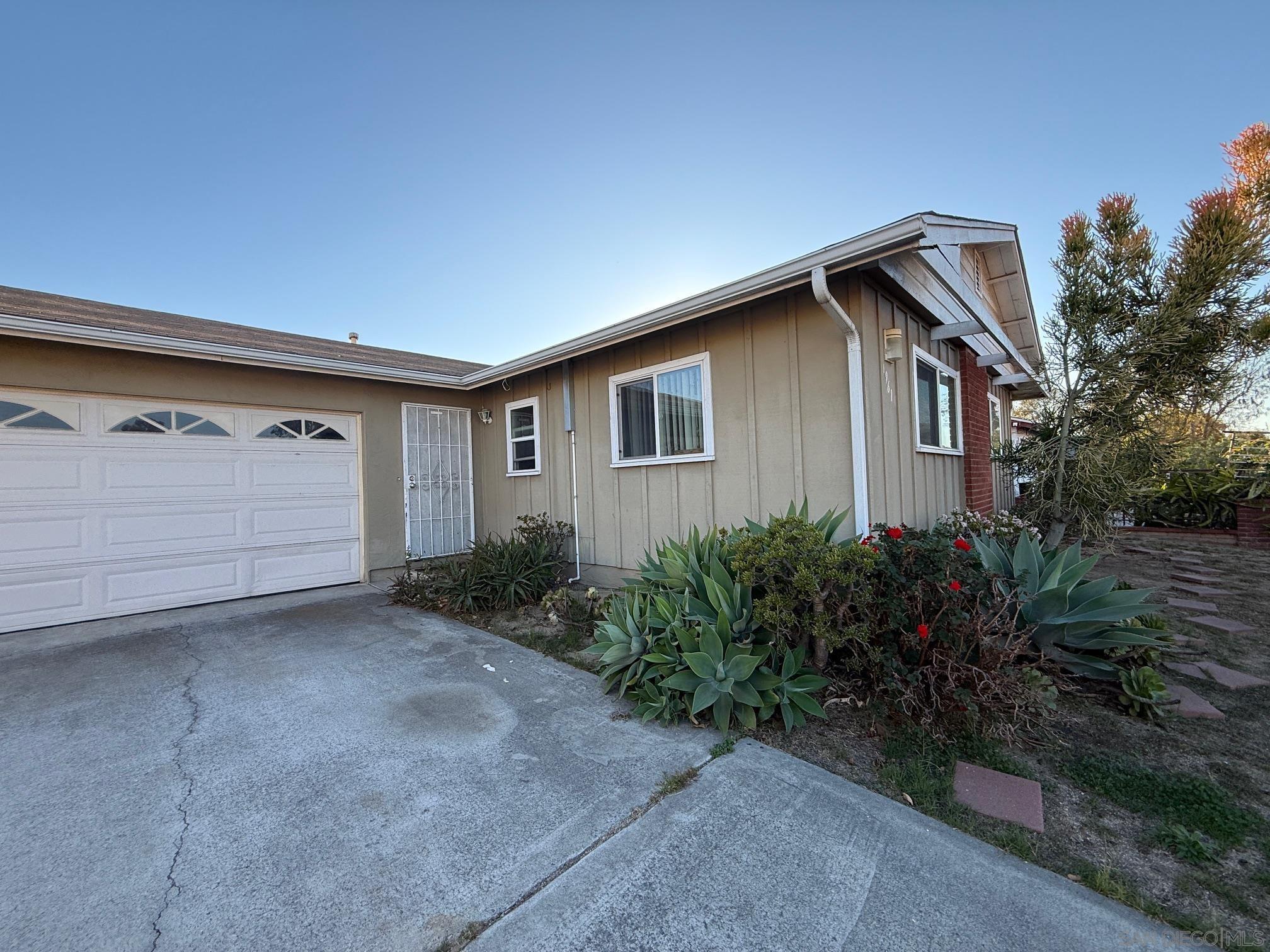 Detail Gallery Image 1 of 1 For 4961  Lace, San Diego,  CA 92102 - 3 Beds | 2 Baths