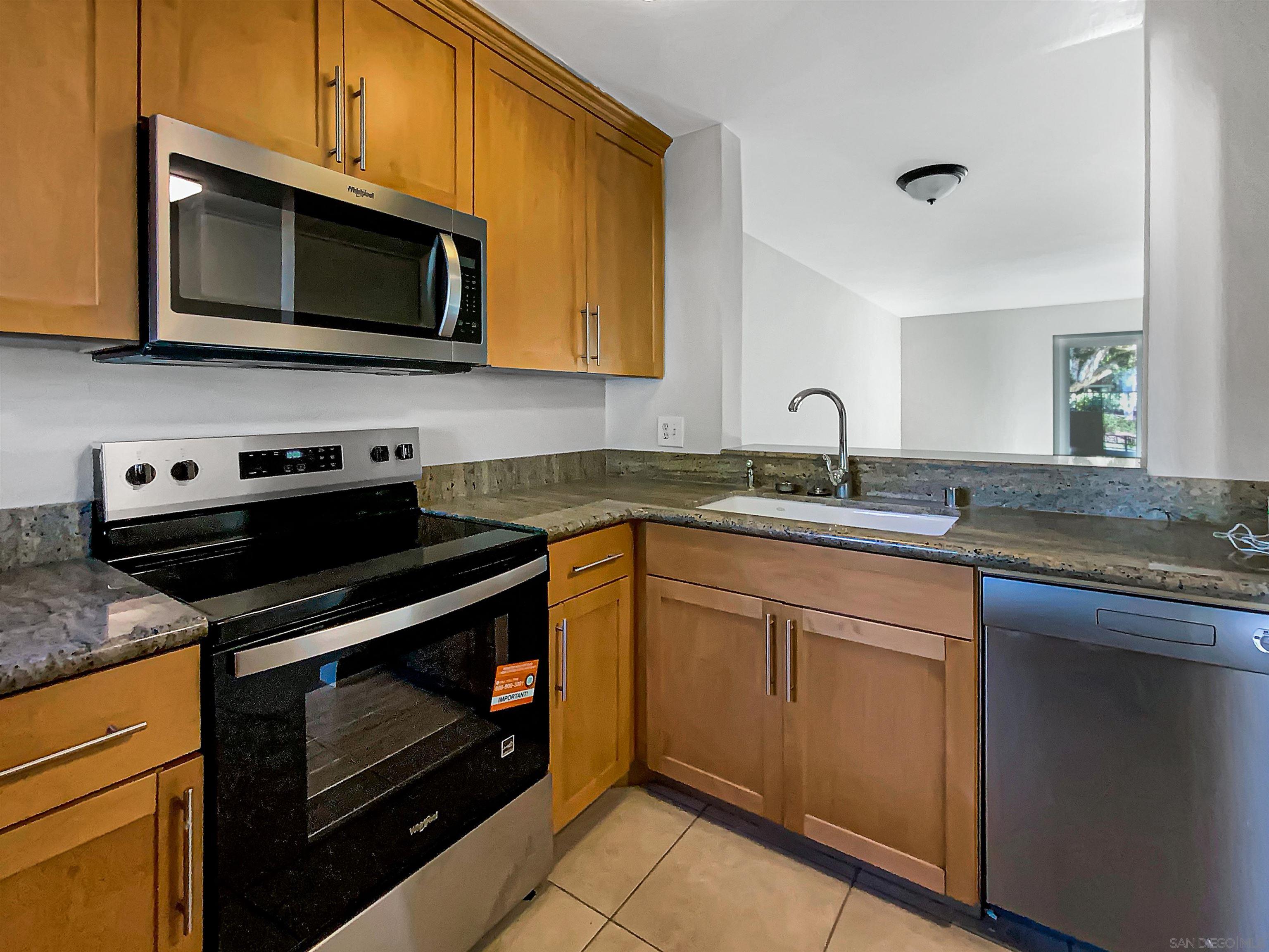 Detail Gallery Image 2 of 18 For 7405  Charmant Dr  #2427,  San Diego,  CA 92122 - 2 Beds | 2 Baths