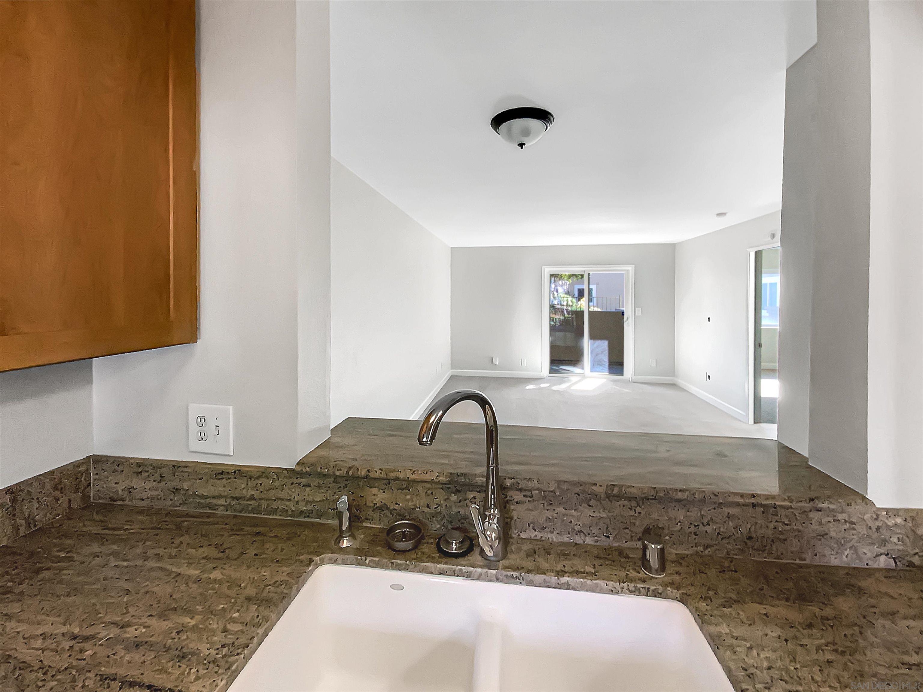 Detail Gallery Image 12 of 18 For 7405  Charmant Dr  #2427,  San Diego,  CA 92122 - 2 Beds | 2 Baths