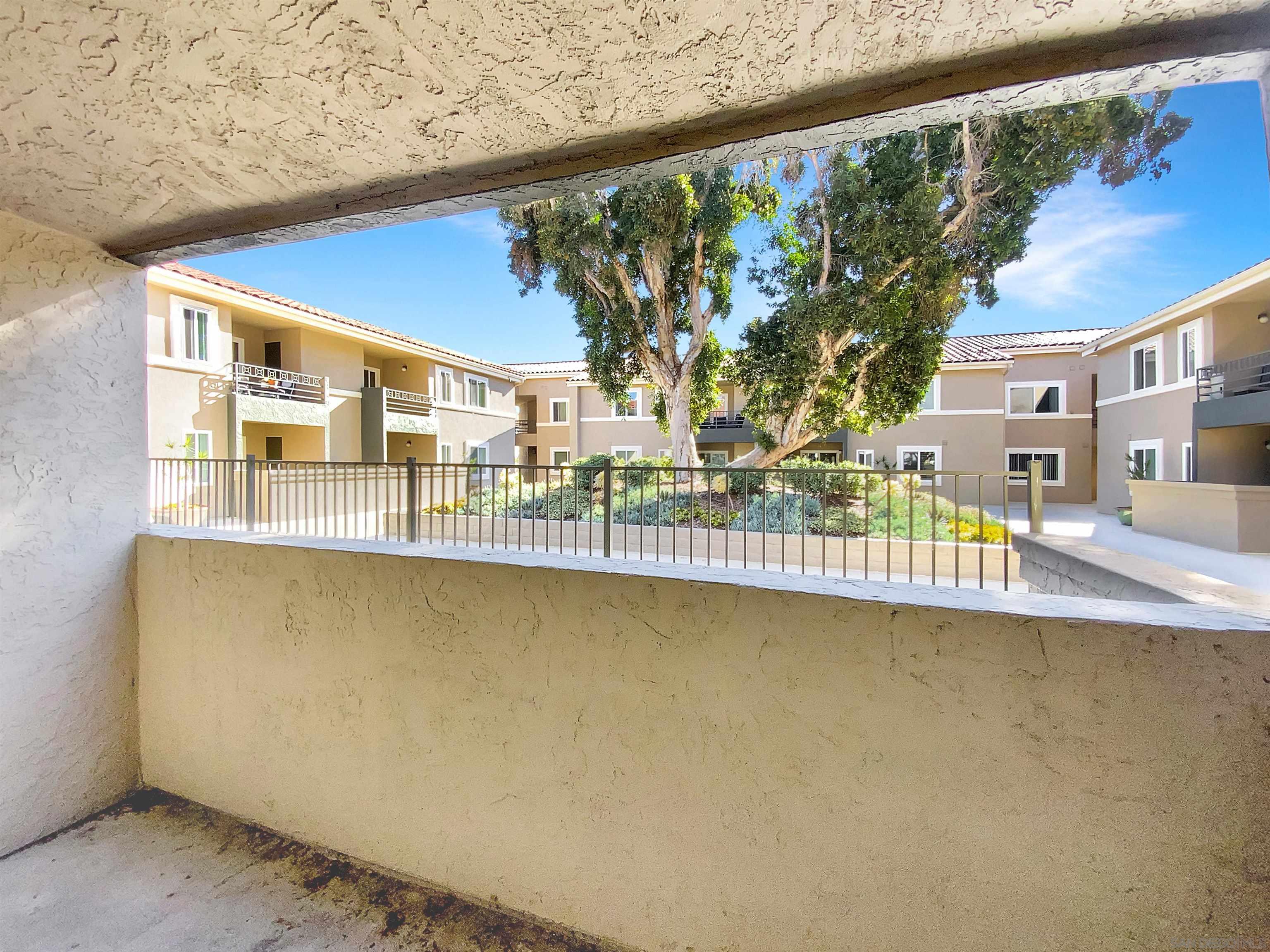 Detail Gallery Image 5 of 18 For 7405  Charmant Dr  #2427,  San Diego,  CA 92122 - 2 Beds | 2 Baths