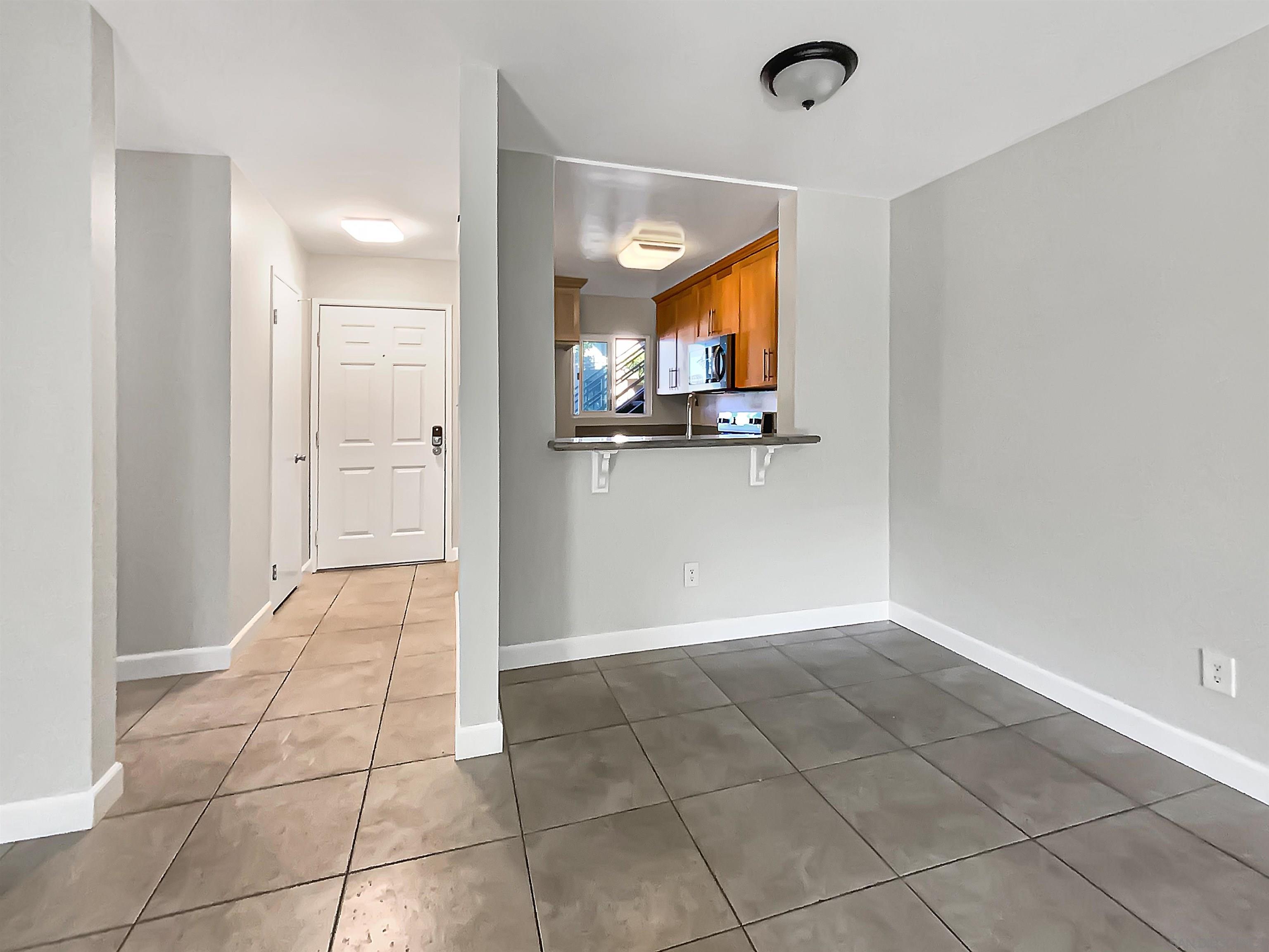 Detail Gallery Image 9 of 18 For 7405  Charmant Dr  #2427,  San Diego,  CA 92122 - 2 Beds | 2 Baths