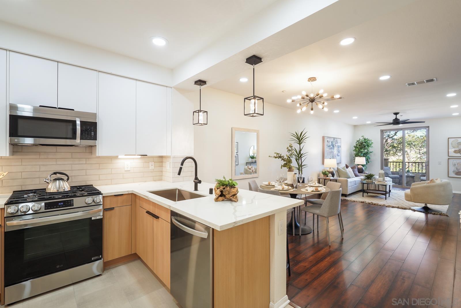 Detail Gallery Image 1 of 1 For 8301  Rio San Diego Dr  #22,  San Diego,  CA 92108 - 3 Beds | 2/1 Baths