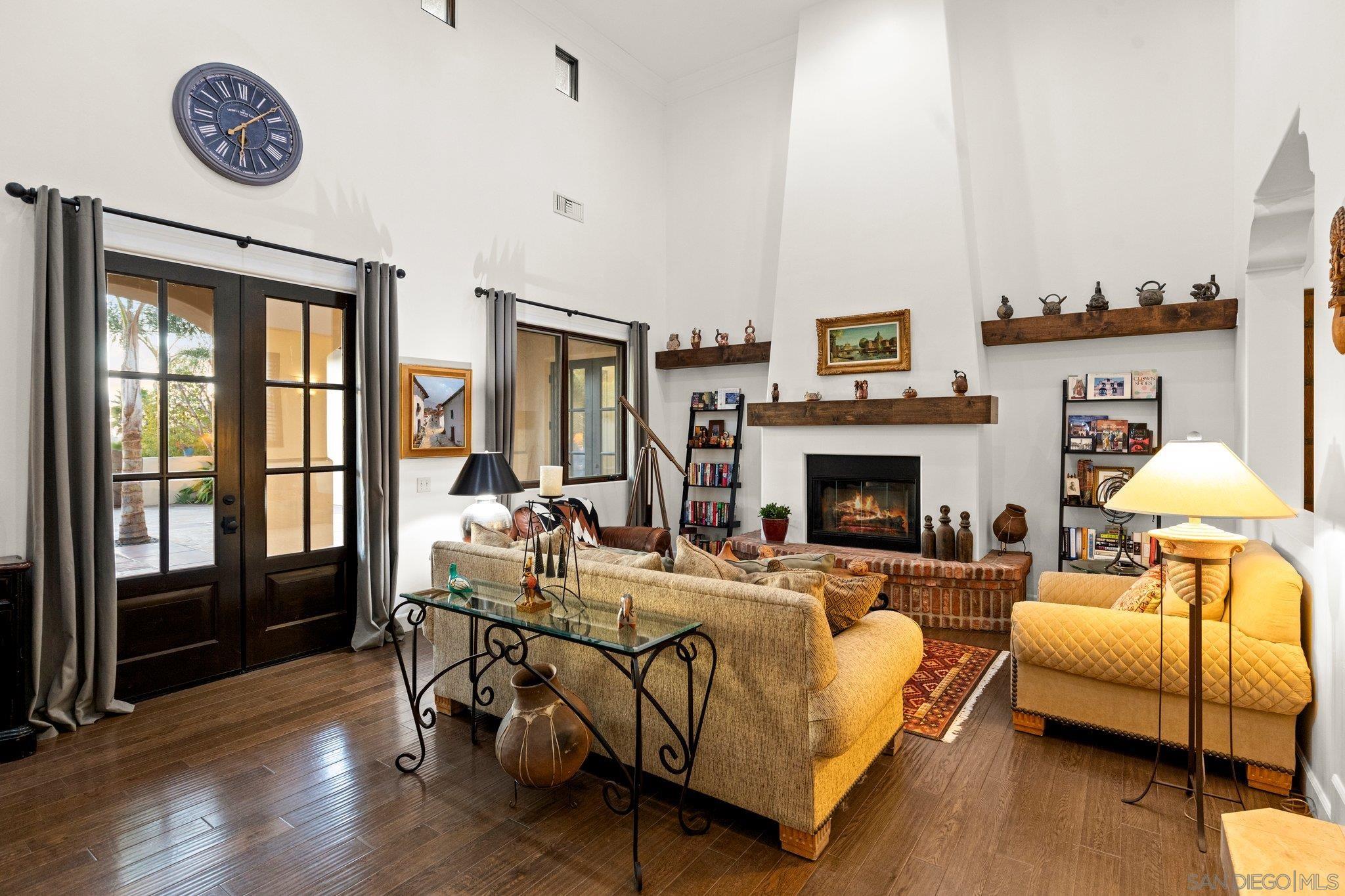 Detail Gallery Image 2 of 39 For 29746  Nella Ln, Vista,  CA 92084 - 4 Beds | 3/1 Baths