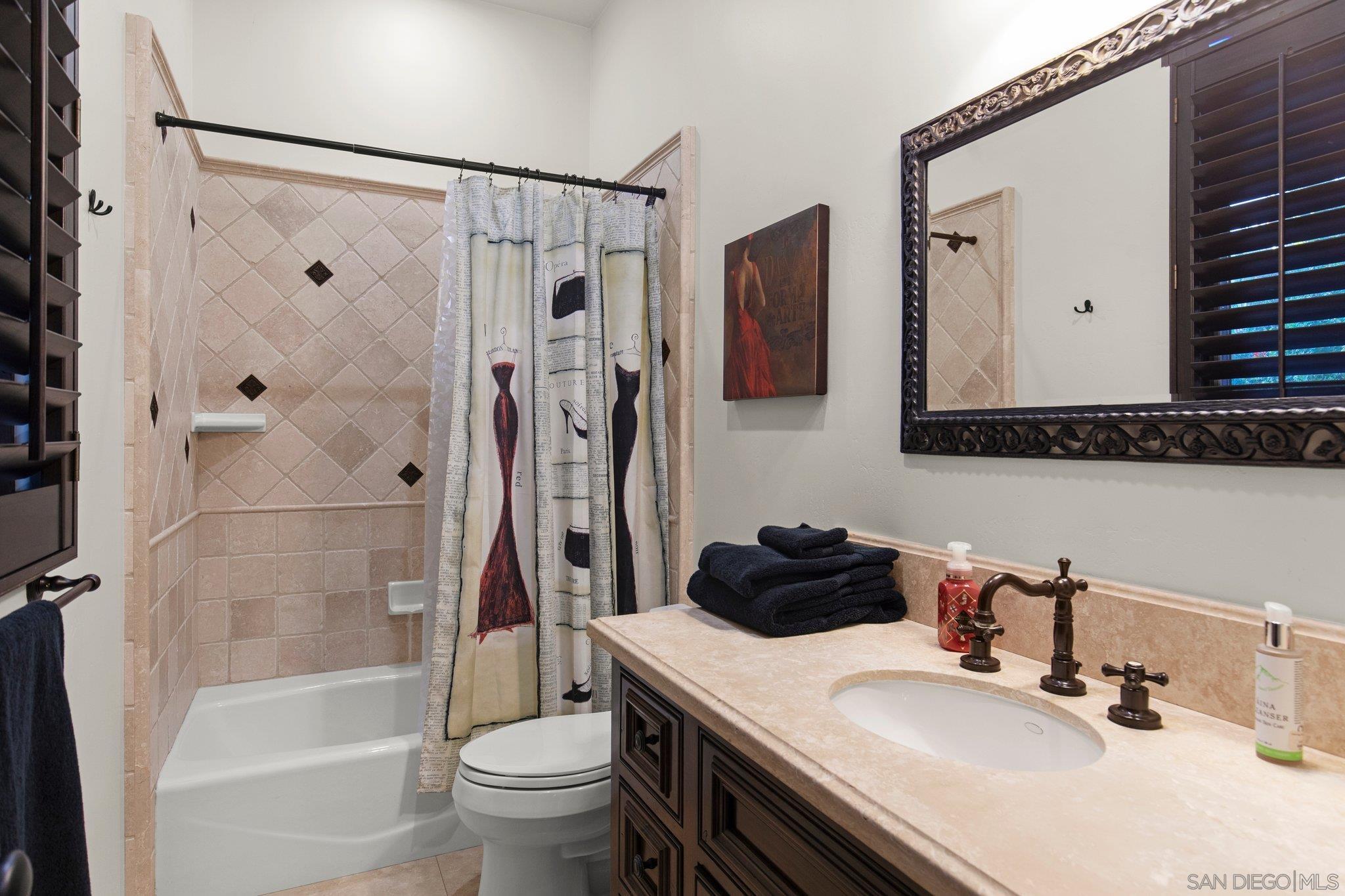 Detail Gallery Image 16 of 39 For 29746  Nella Ln, Vista,  CA 92084 - 4 Beds | 3/1 Baths