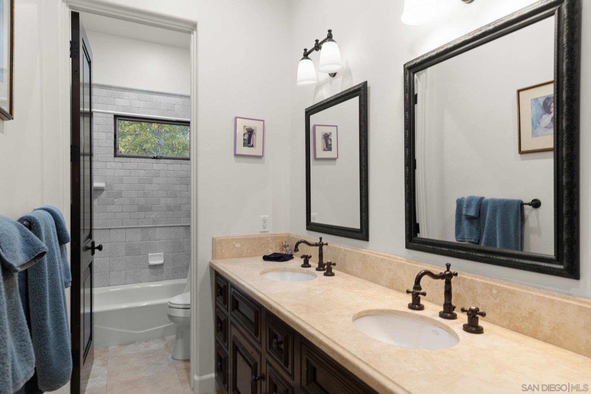 Detail Gallery Image 20 of 39 For 29746  Nella Ln, Vista,  CA 92084 - 4 Beds | 3/1 Baths