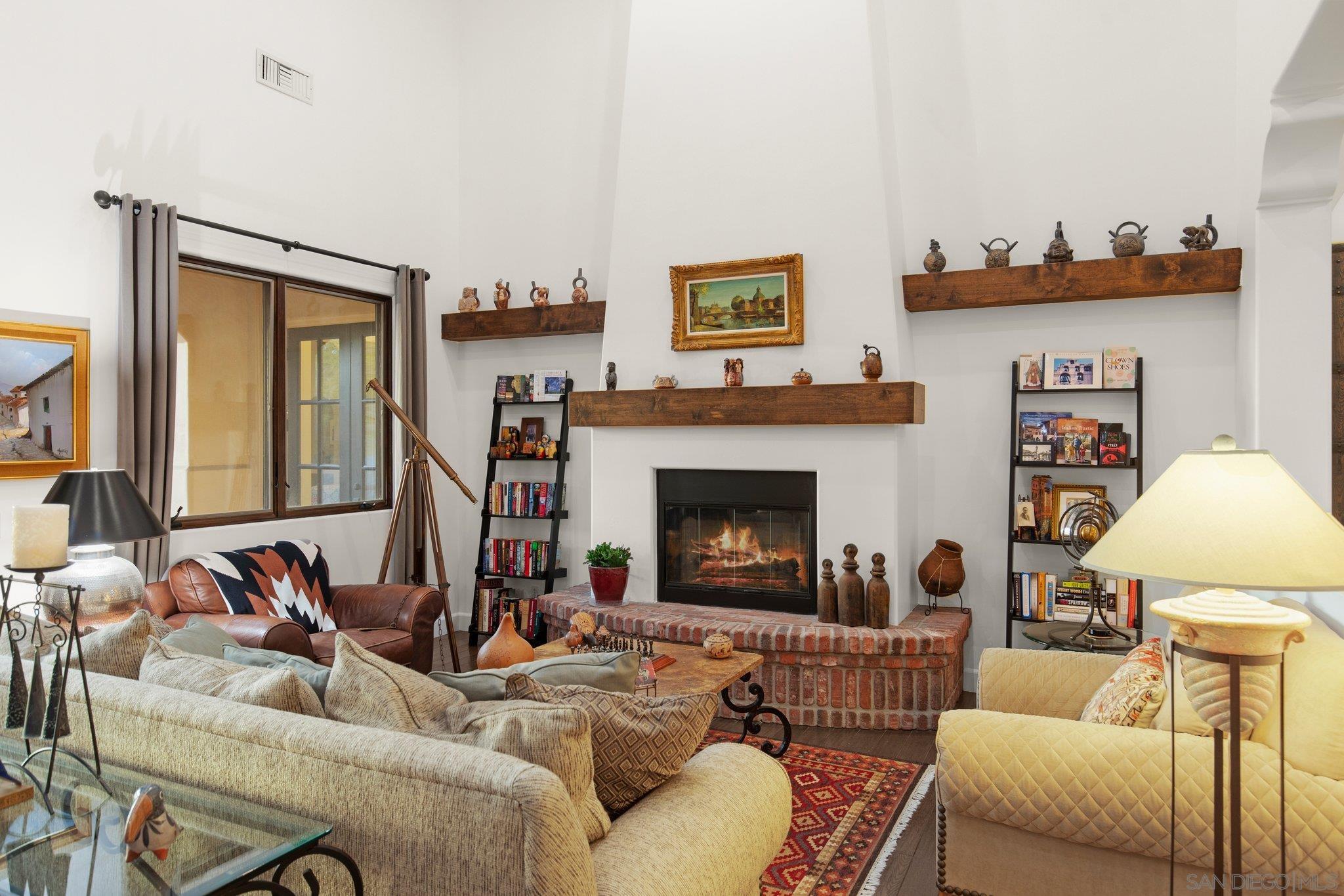 Detail Gallery Image 3 of 39 For 29746  Nella Ln, Vista,  CA 92084 - 4 Beds | 3/1 Baths