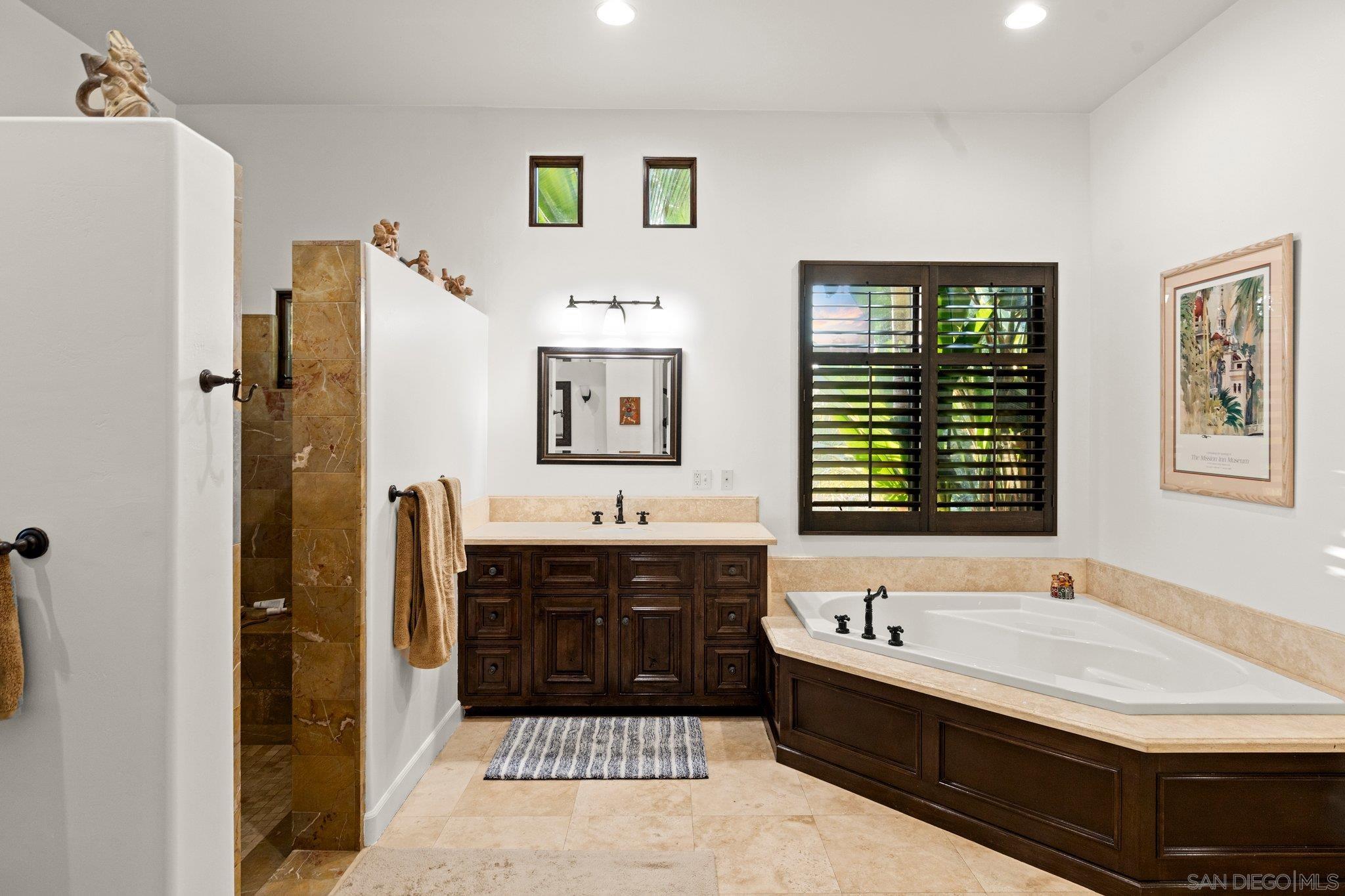 Detail Gallery Image 22 of 39 For 29746  Nella Ln, Vista,  CA 92084 - 4 Beds | 3/1 Baths