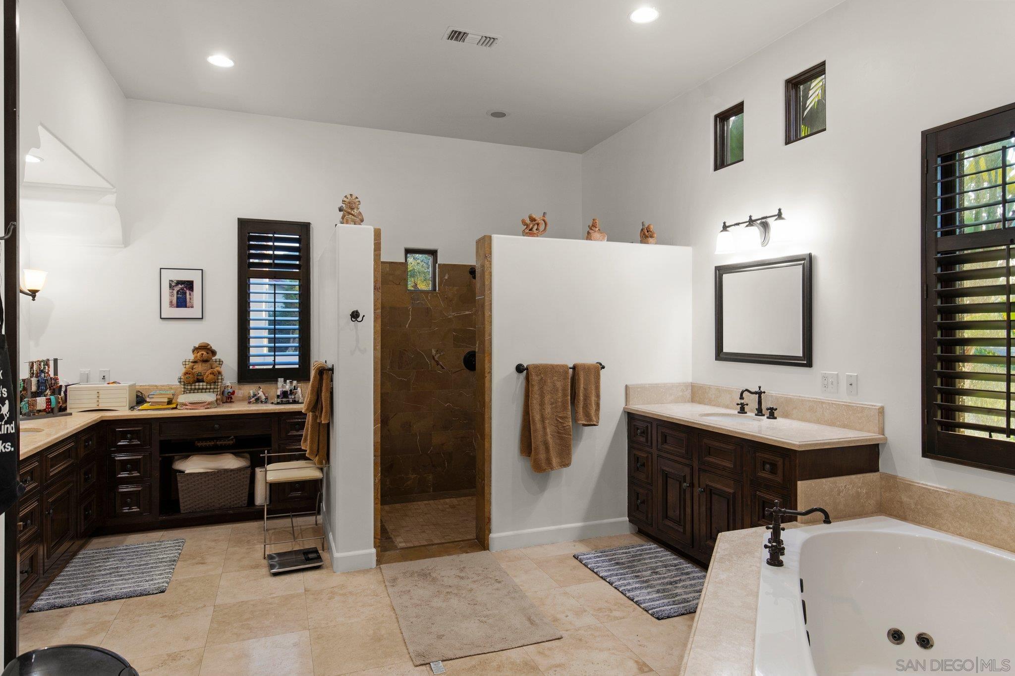 Detail Gallery Image 24 of 39 For 29746  Nella Ln, Vista,  CA 92084 - 4 Beds | 3/1 Baths